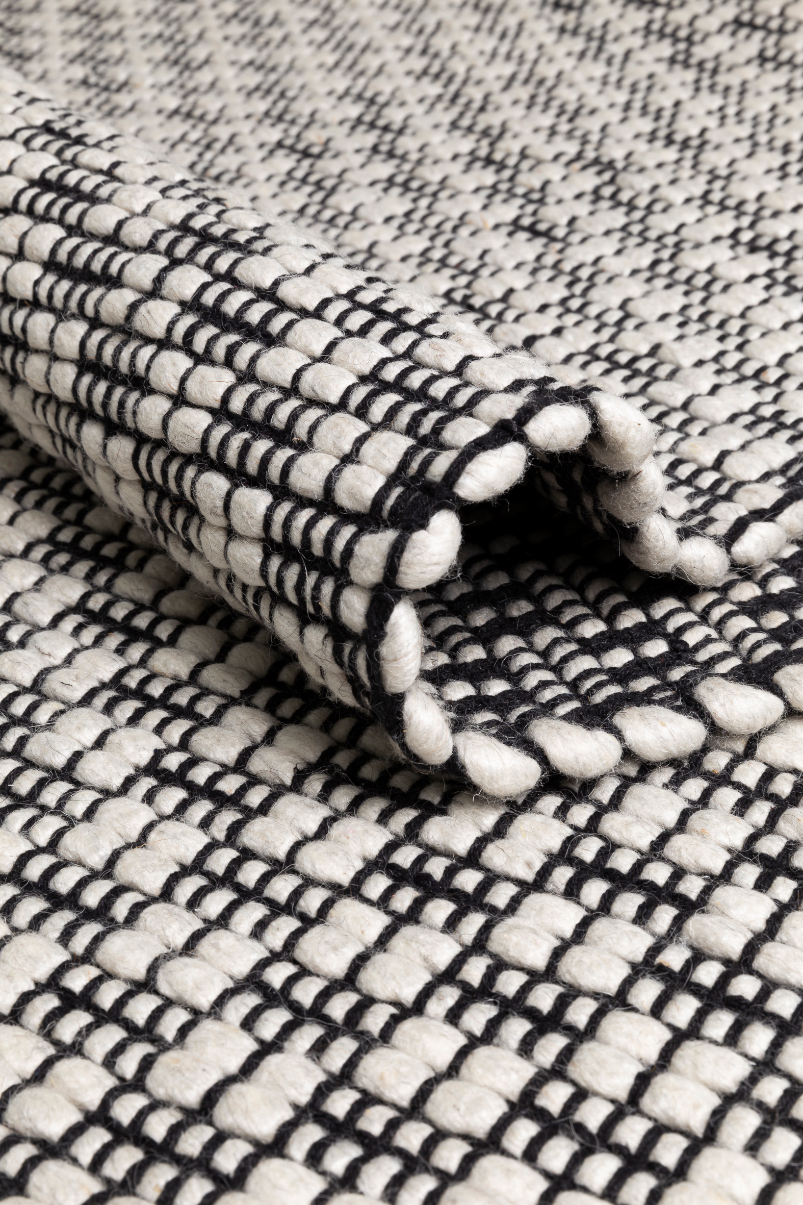 Ligne Pure Einfarbiger Teppich Rhythm Black & White | Homerugs - Dein TEPPICH-Onlineshop | Mood view