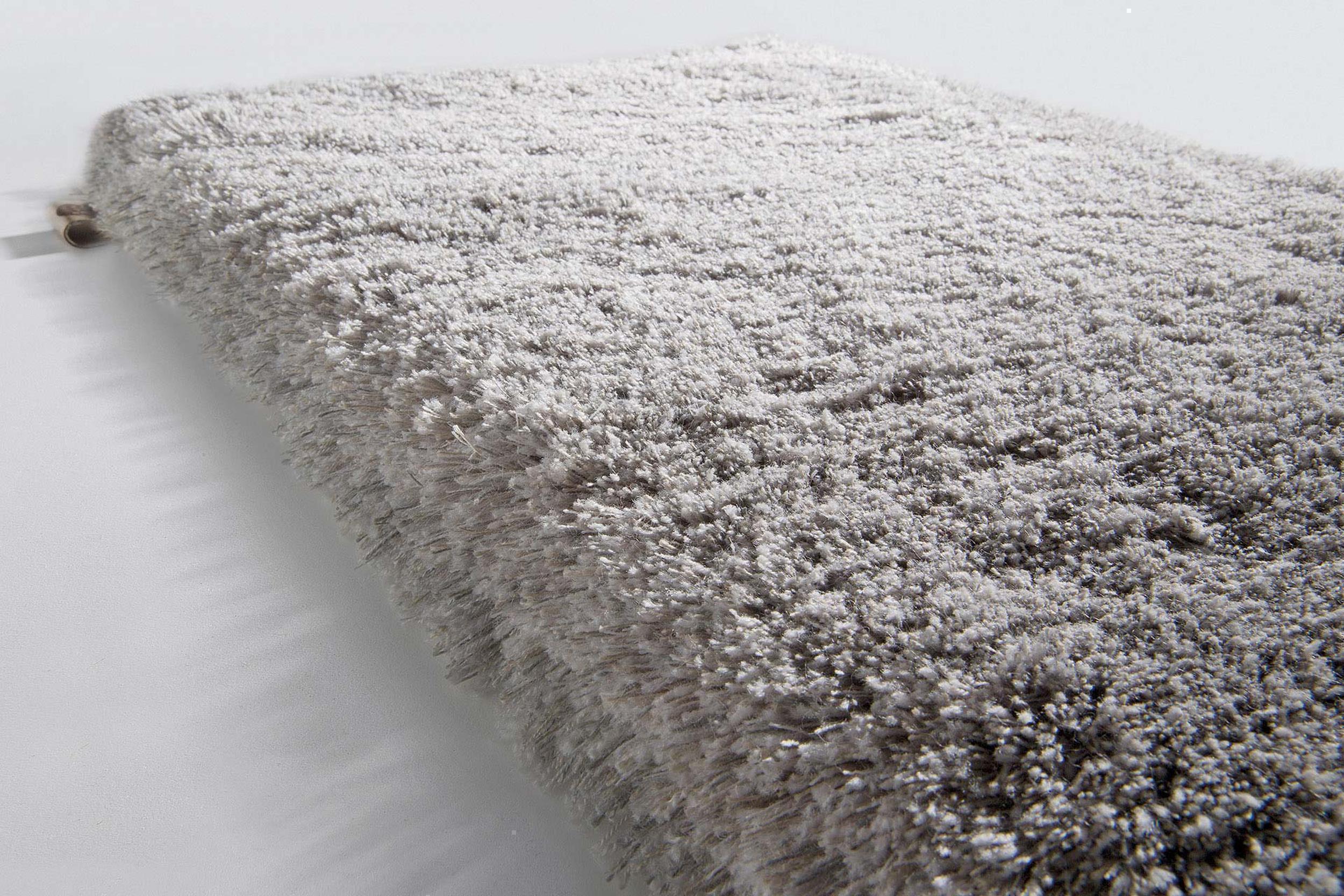 Schlafzimmer Teppich Splendid High Light Grey aus 21% Wolle, 21% Seide, 37% Leinen, 8% Mohair, 7% Baumwolle, 6% Viskose, in der Farbe Light/Grey | Homerugs - Draufsicht