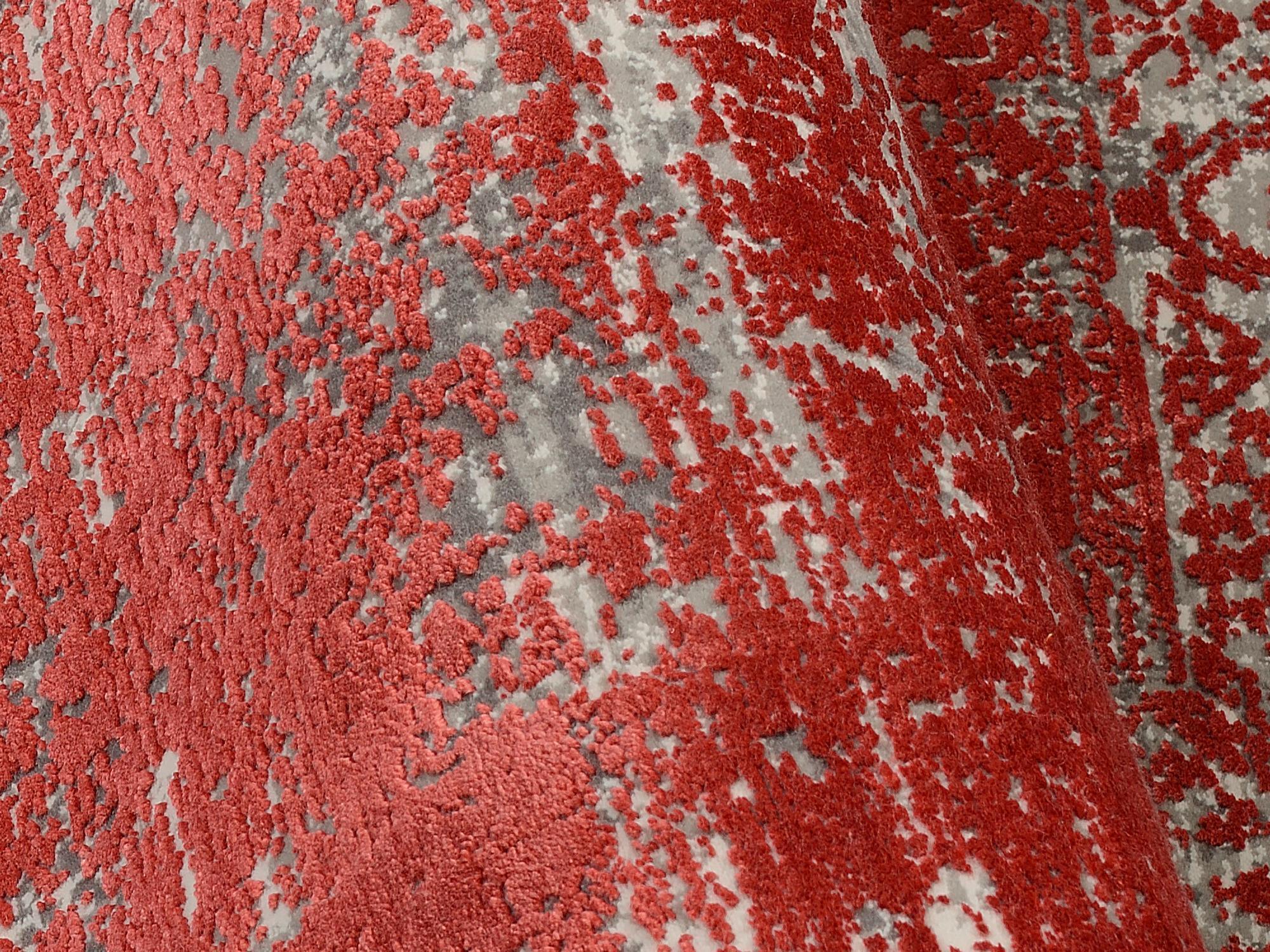 Schlafzimmer Teppich Manhattan 02 Rot aus 70% Viskose, 30% Polyacryl, in der Farbe Rot | Homerugs - Raumansicht