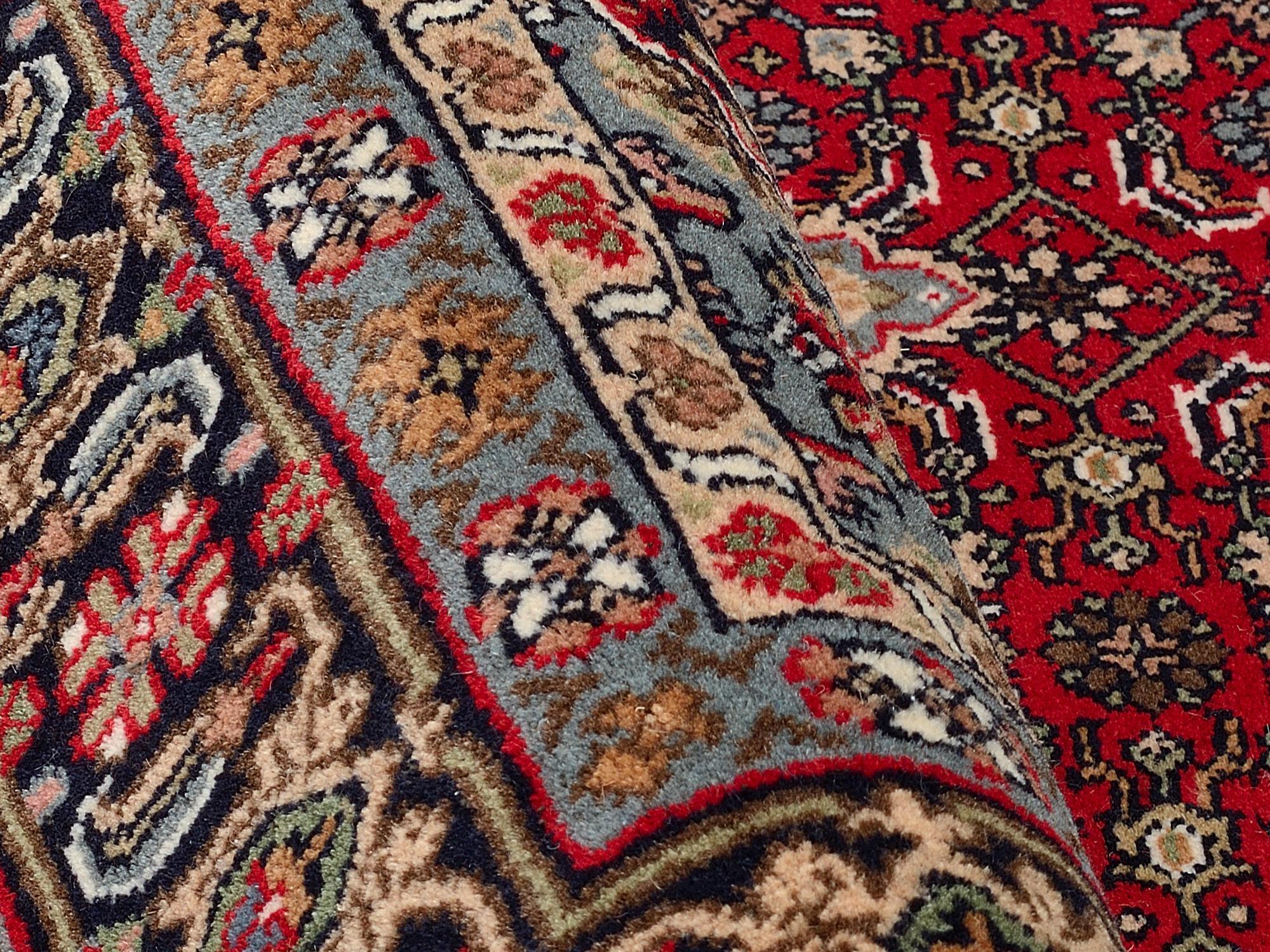 Schlafzimmer Teppich Patna Bidjar Rot-Blau aus 100% Schurwolle, in der Farbe Rot-Blau | Homerugs - Detailsicht (4)