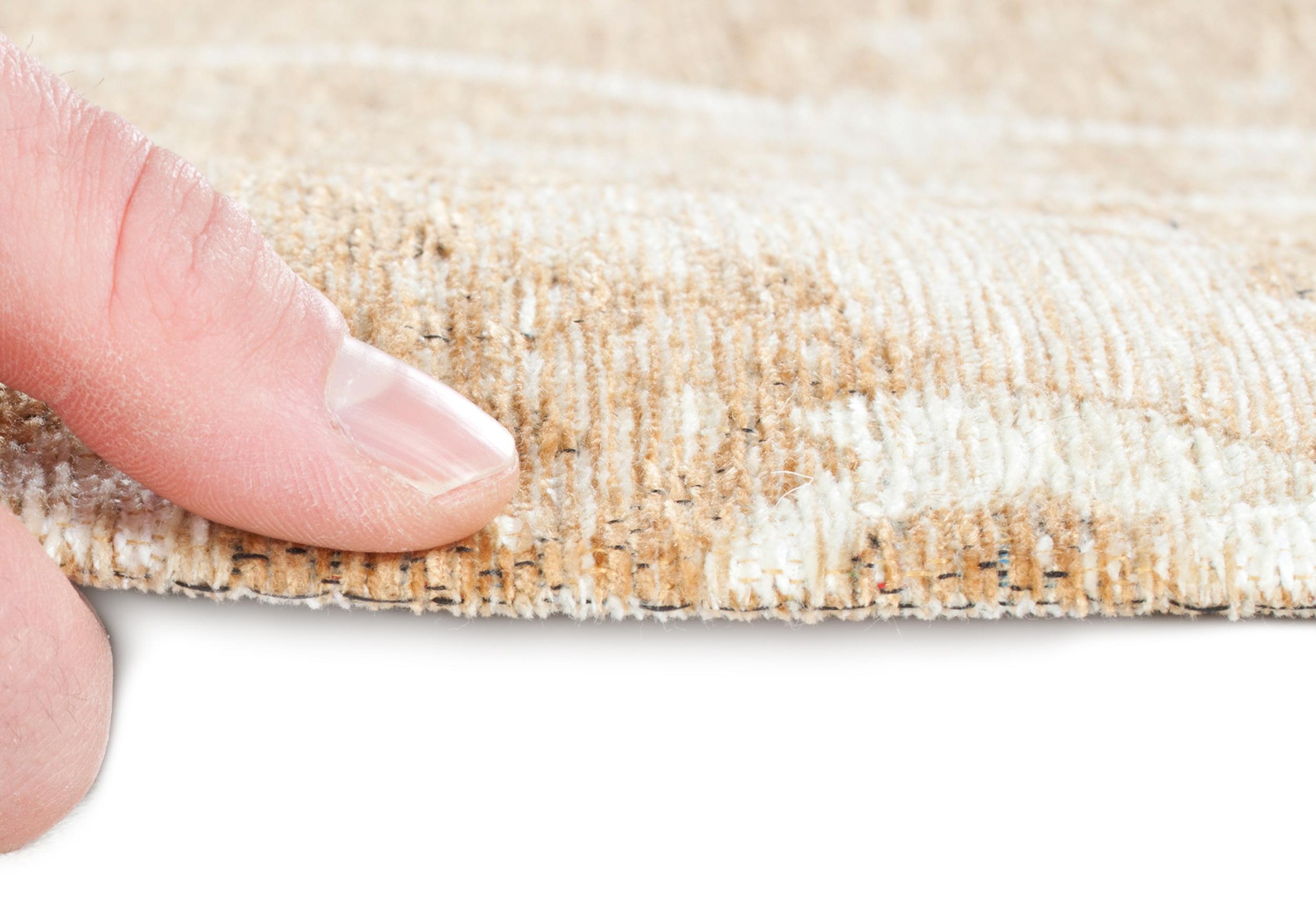Schlafzimmer Teppich Fine Lines 870 Gold aus 36% Chenille acrylic, 34% Polyester, 30% Baumwolle, in der Farbe Gold | Homerugs - Detailsicht (6)