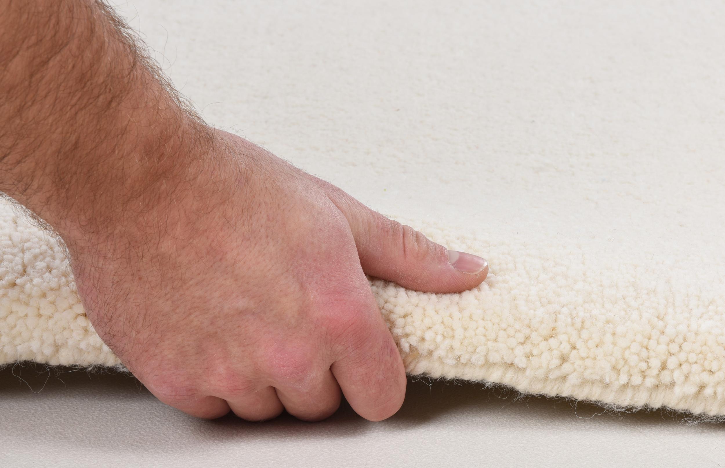 Wohnzimmer Teppich Maloronga Uni 997 Blanc aus 100% Schurwolle, in der Farbe Blanc | Homerugs - Detailsicht (3)