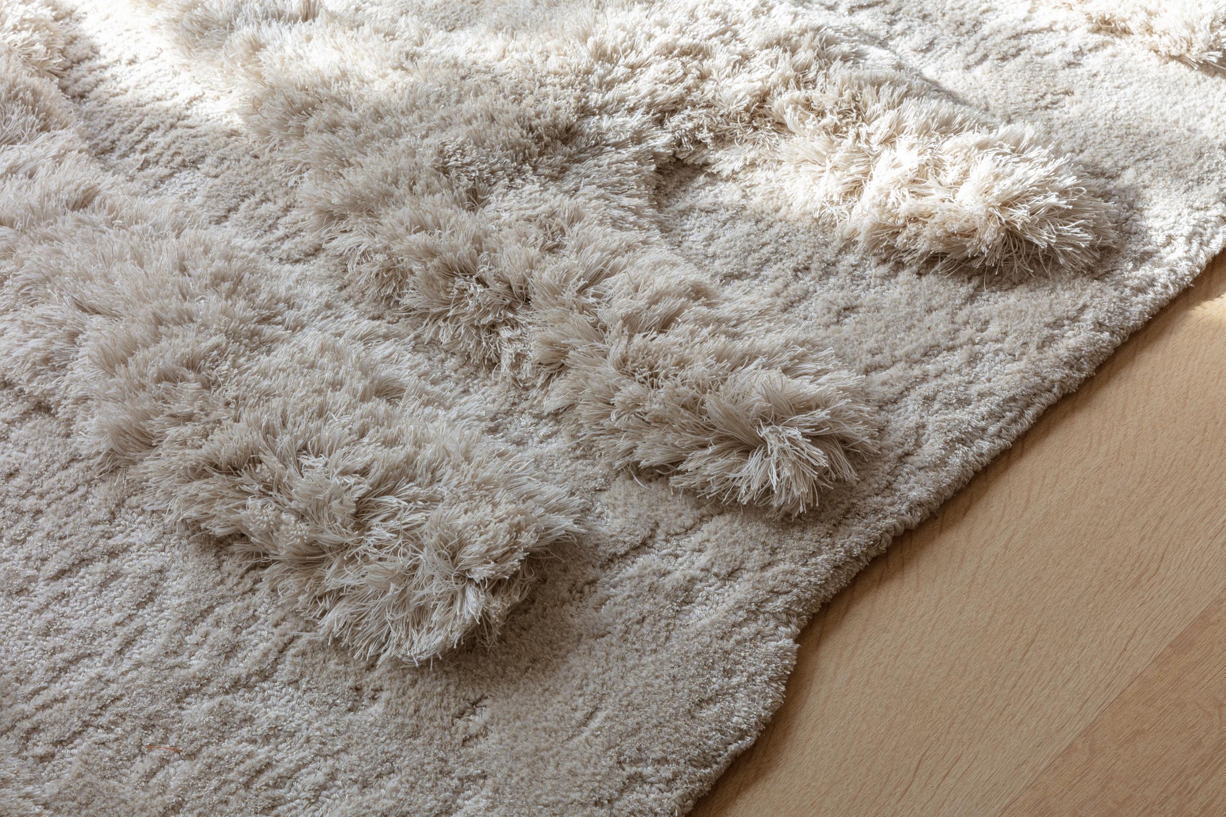 Schlafzimmer Teppich Cosmic Costa Alabaster aus 56,4% Wolle, 25% Tencel, 18,6% Leinen, in der Farbe Alabaster | Homerugs - Detailsicht (4)