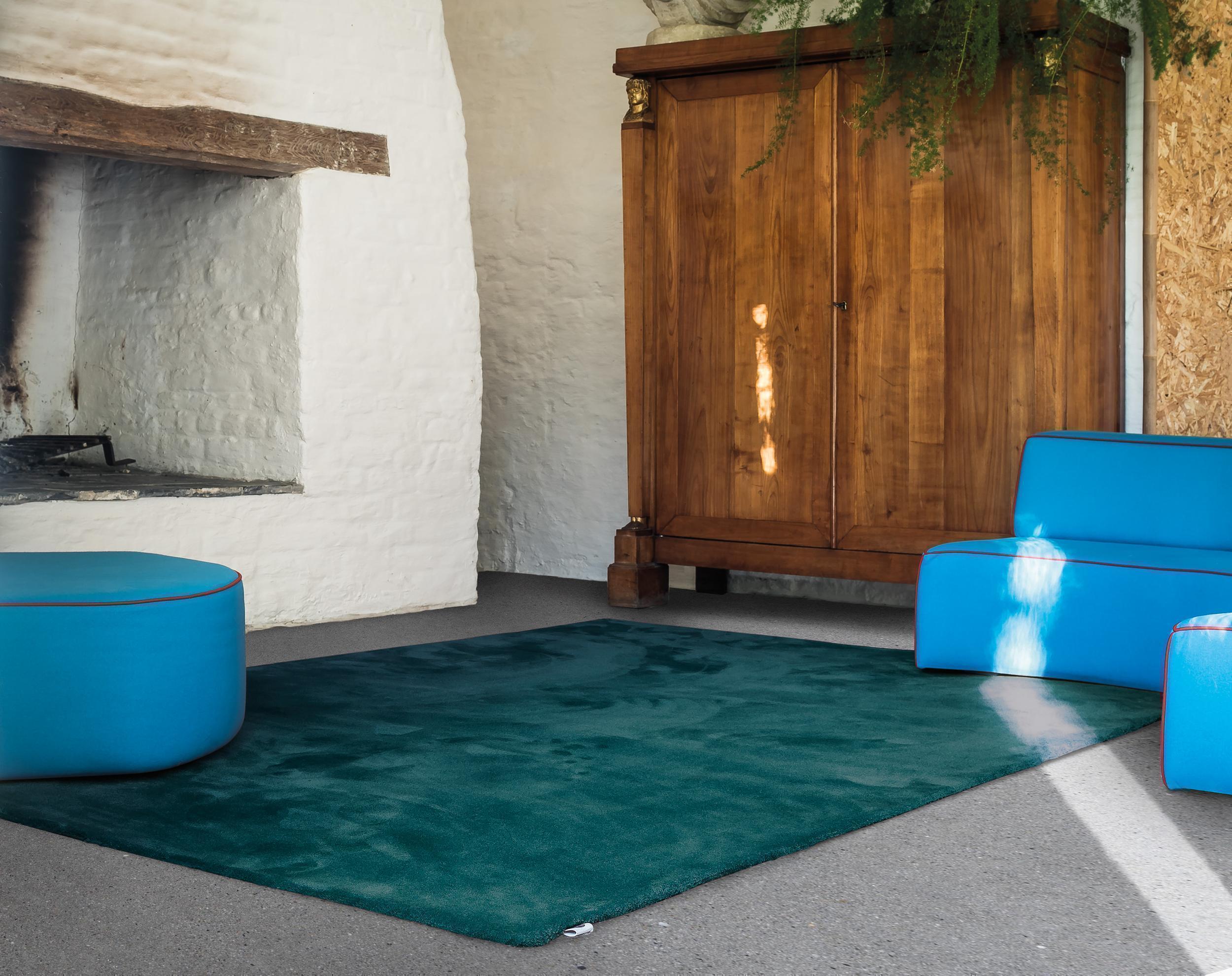 Wohnzimmer Teppich Queensilk Low Deep Lake aus 50% Wolle, 50% Seide, in der Farbe Deep Lake | Homerugs - Raumansicht