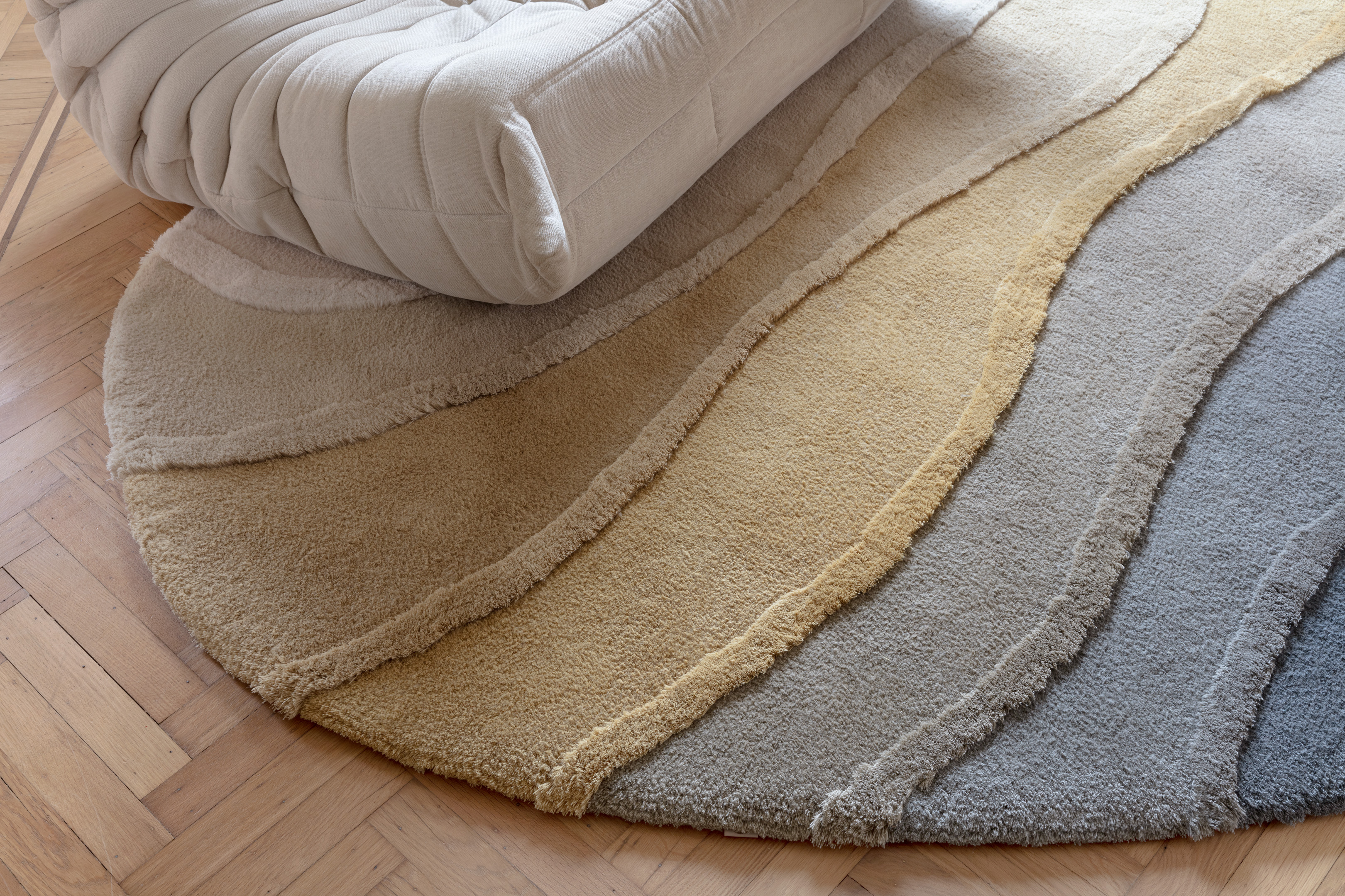 Limited Edition Designer-Teppich Allegro High Neutral Gold | Homerugs - Dein TEPPICH-Onlineshop | Mood view