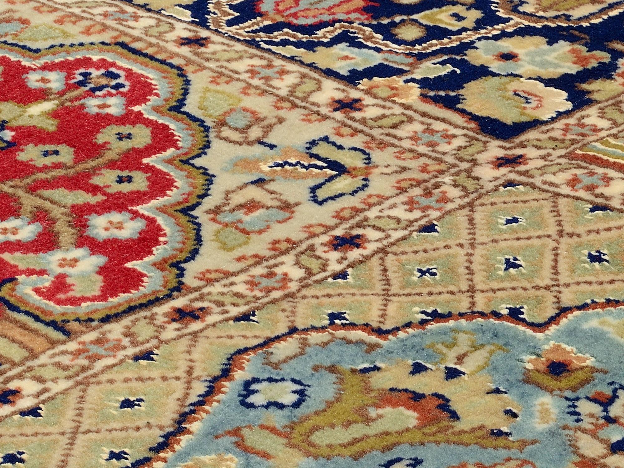 Wohnzimmer Teppich Baleschwar Felder Rot-Rot aus 97% Schurwolle, 3% Seide, in der Farbe Rot-Rot | Homerugs - Detailsicht (6)