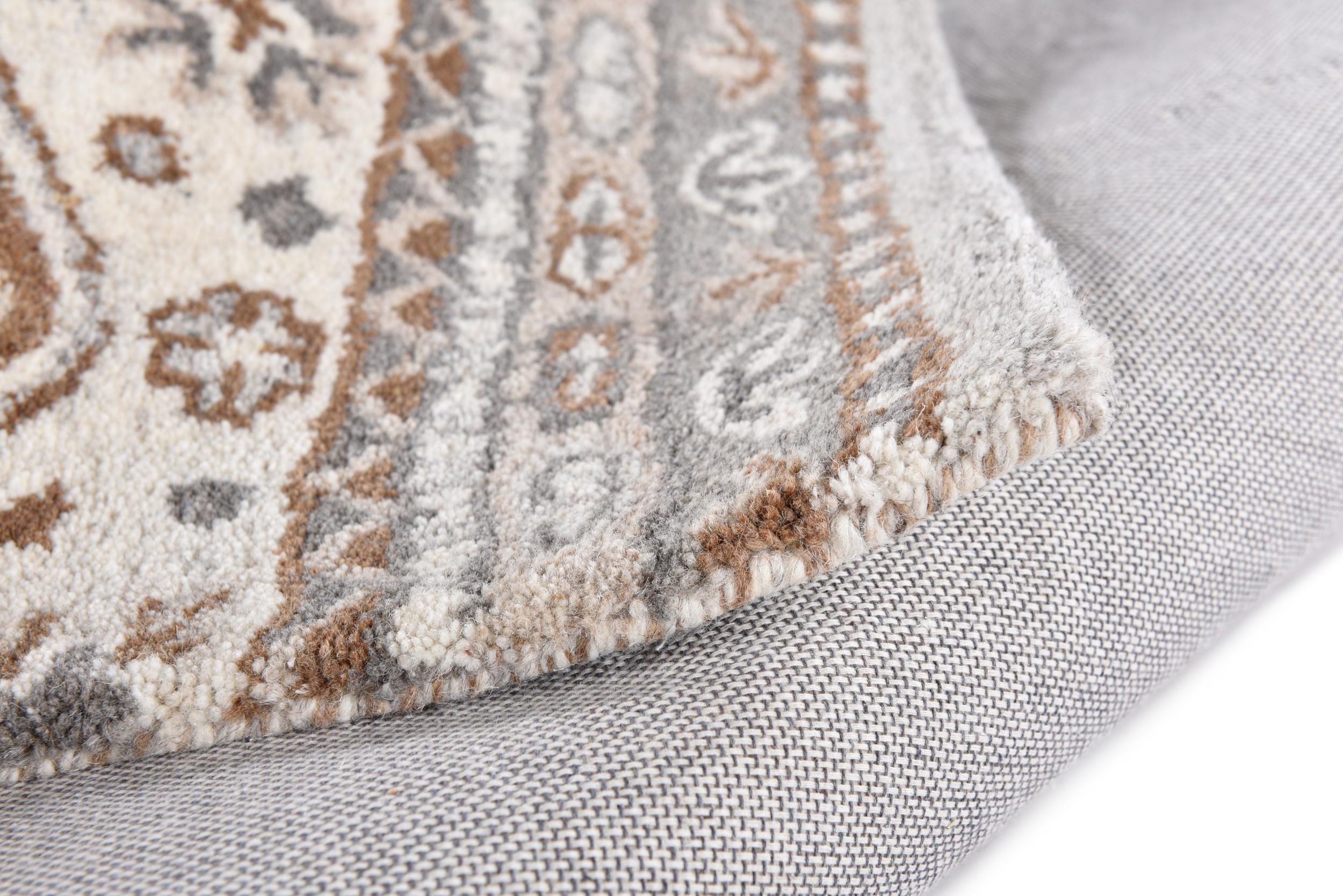 Bedroom rug Royal Schaal 1719 100 Natural, machine-made, in colour Natural | Homerugs - Room View