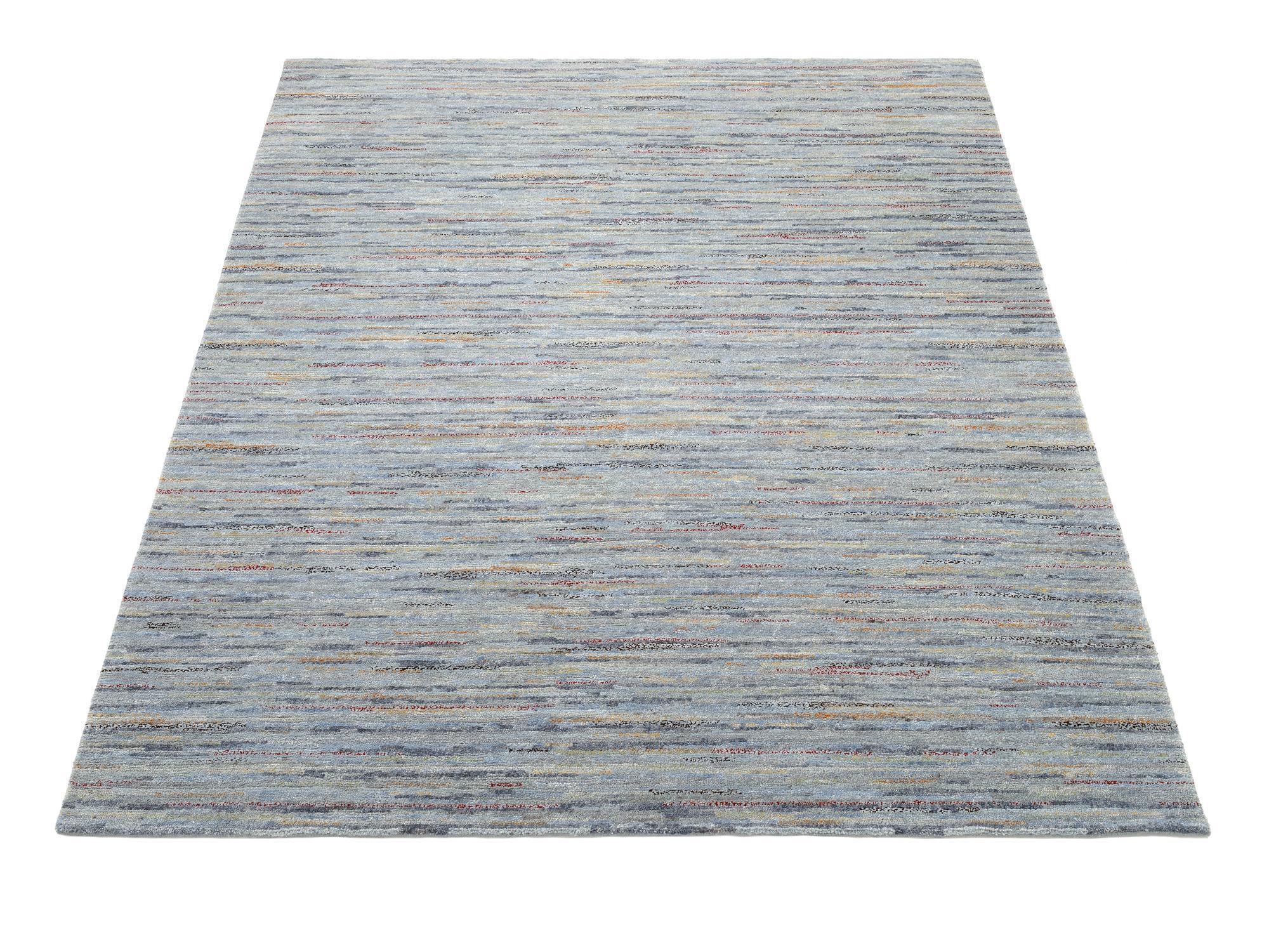 Schlafzimmer Teppich Nitra Himalaya Silber-Grau aus 100% Schurwolle, in der Farbe Silber-Grau | Homerugs - Detailsicht (5)