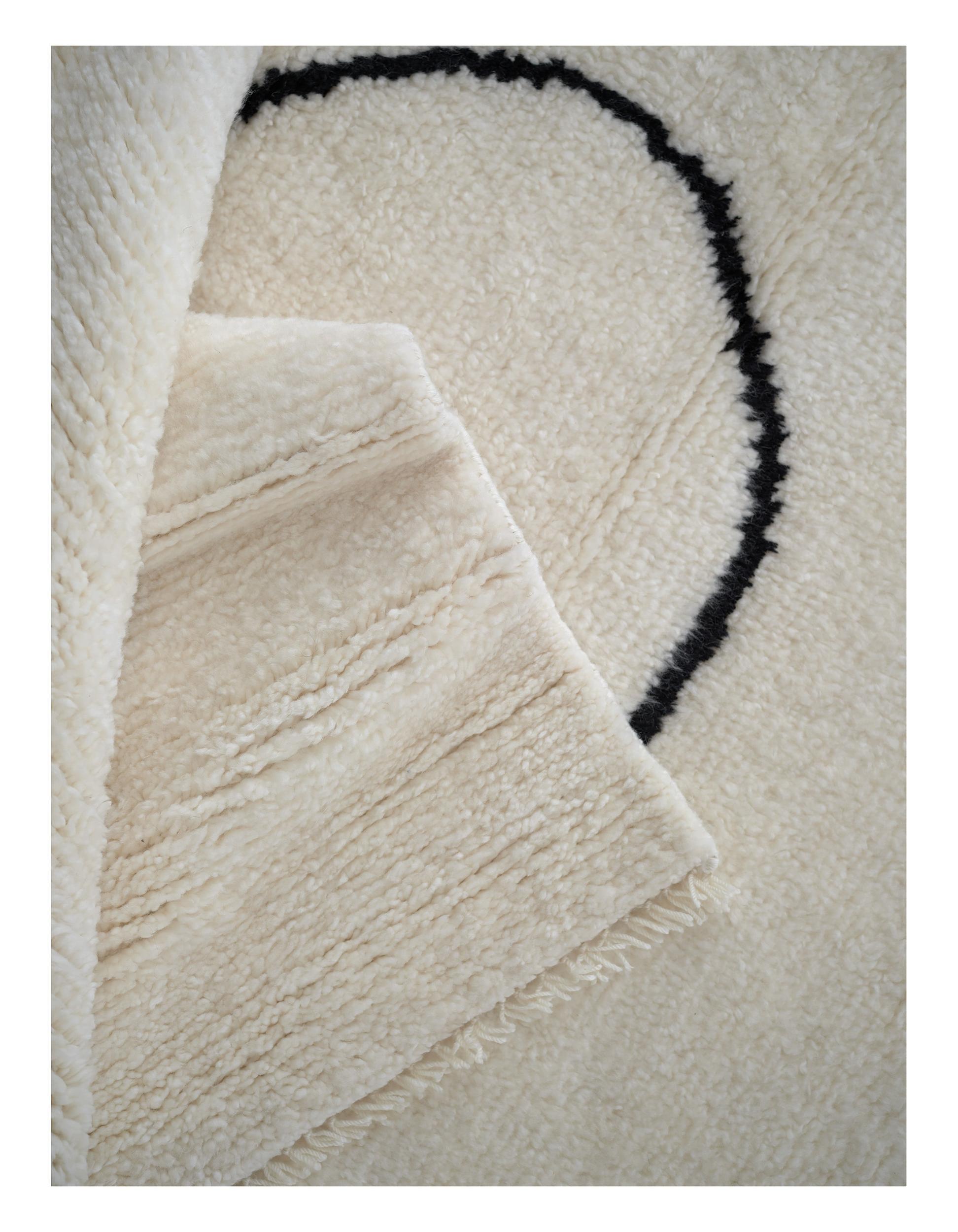 Bedroom rug Astral Spiral Black, Natural fibre, in colour Black | Homerugs - Detail View (3)