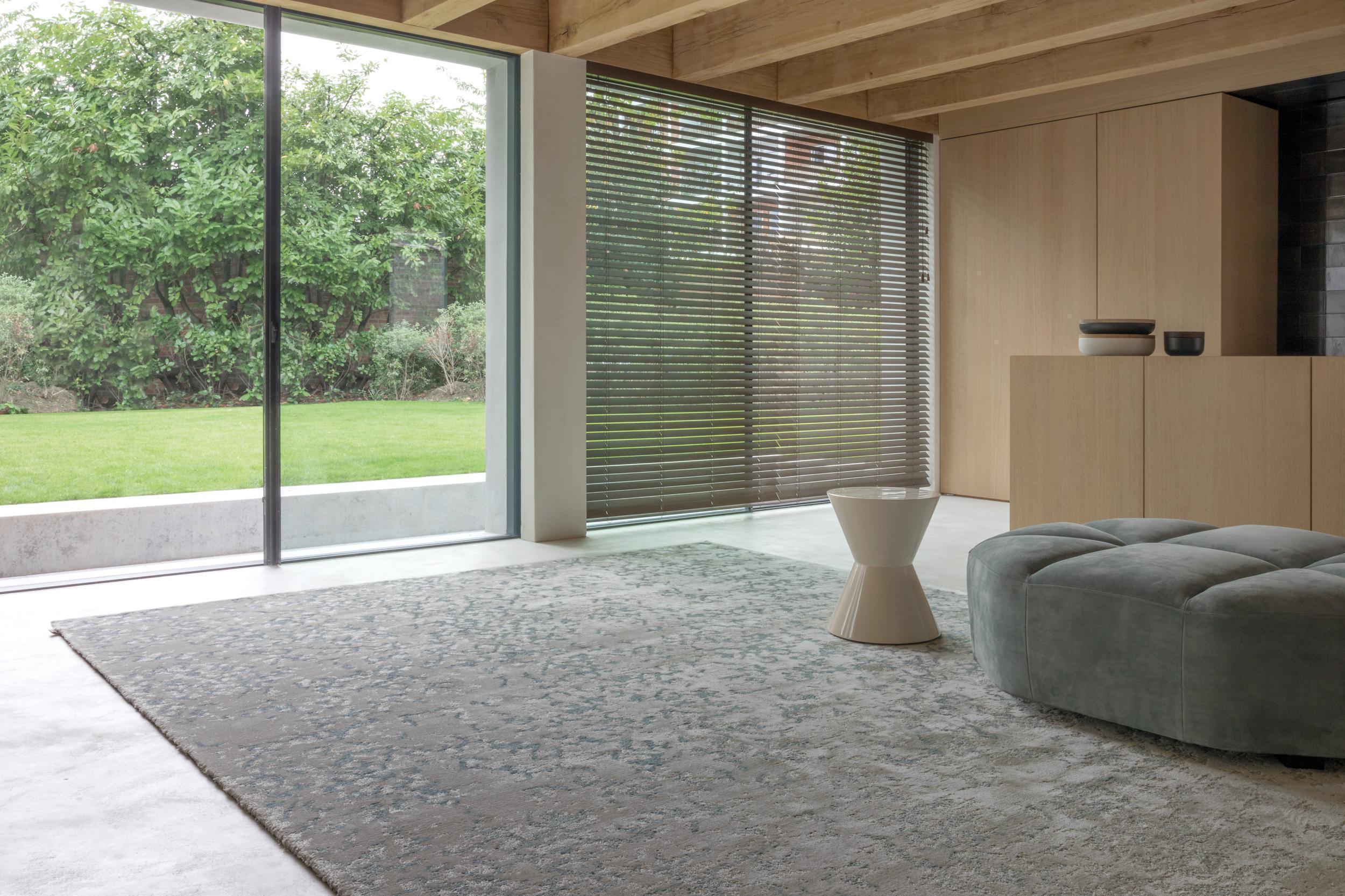 Wohnzimmer Teppich Elite Silver Blue aus 60% Polyamid, 25% Tencel, 15% Wolle, in der Farbe Silver Blue | Homerugs - Detailsicht (4)