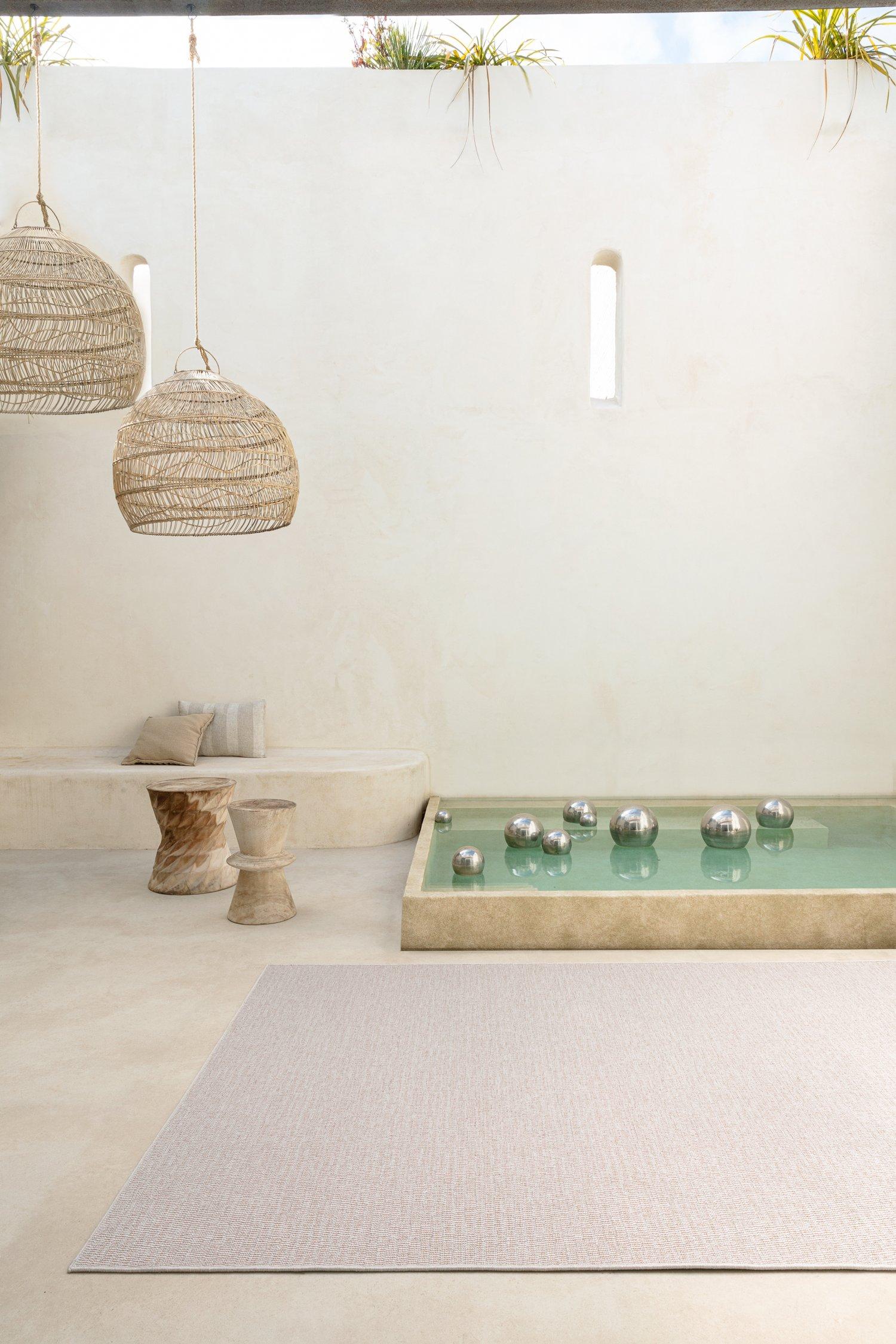 Outdoor rug Rimini Greige, 50% Decloan, 50% Polyester, in colour Greige | Homerugs - Room View