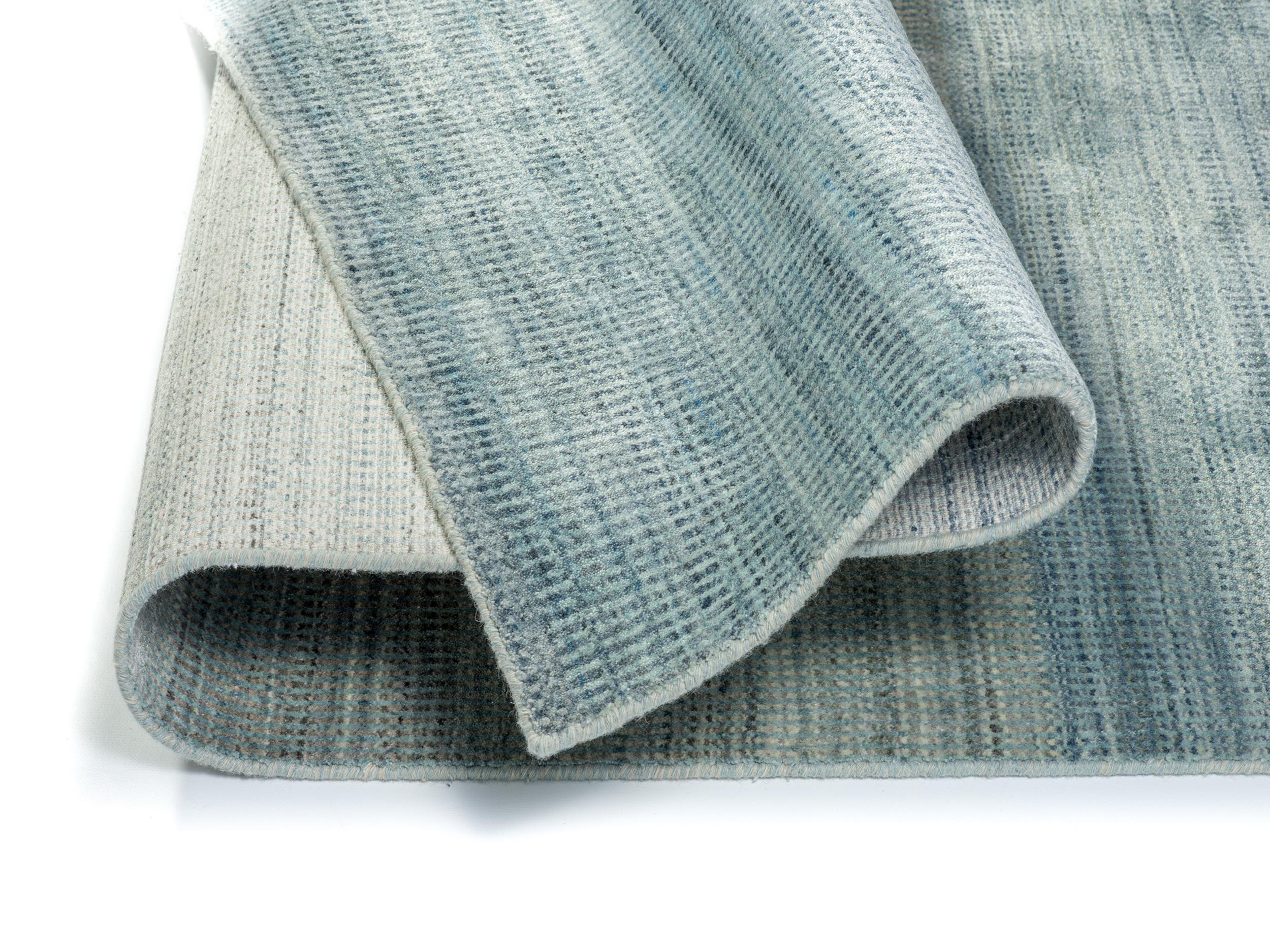 Schlafzimmer Teppich Decora Blau aus 80% Viskose (Bambus), 20% Schurwolle, in der Farbe Blau | Homerugs - Raumansicht