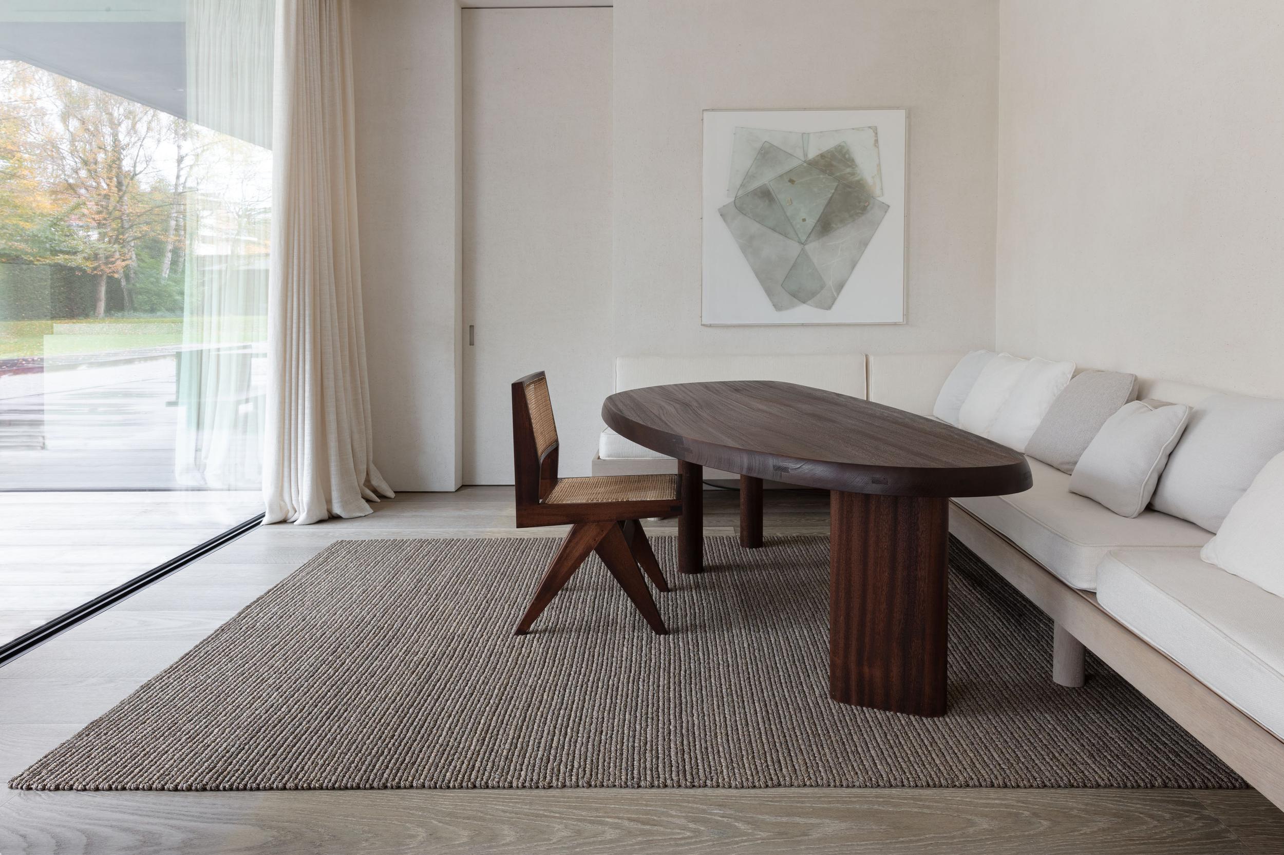 Wohnzimmer Teppich Nautilus Raven aus 100% Polypropylen, in der Farbe Raven | Homerugs - Raumansicht