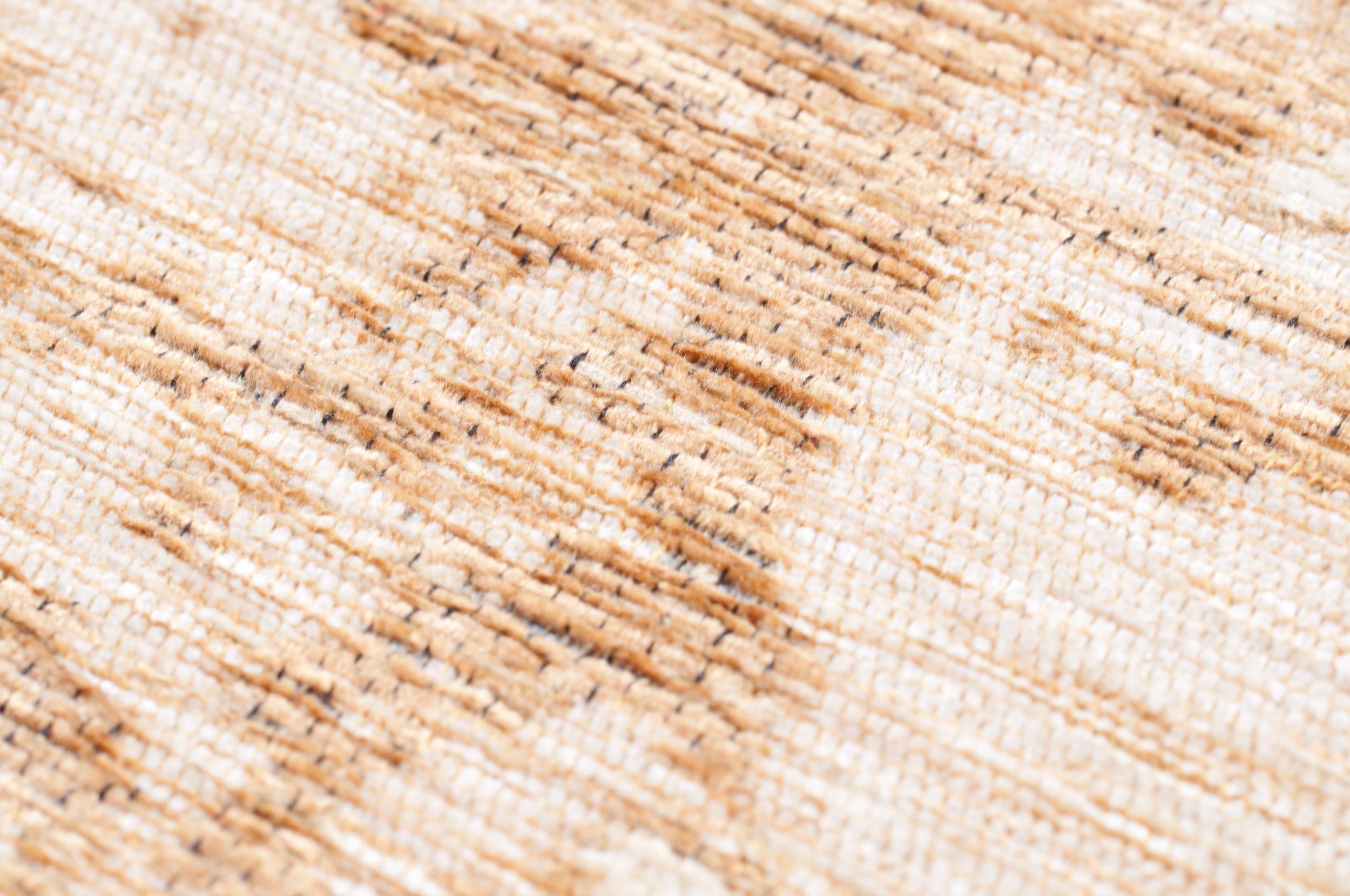 Schlafzimmer Teppich Fine Lines 870 Gold aus 36% Chenille acrylic, 34% Polyester, 30% Baumwolle, in der Farbe Gold | Homerugs - Raumansicht