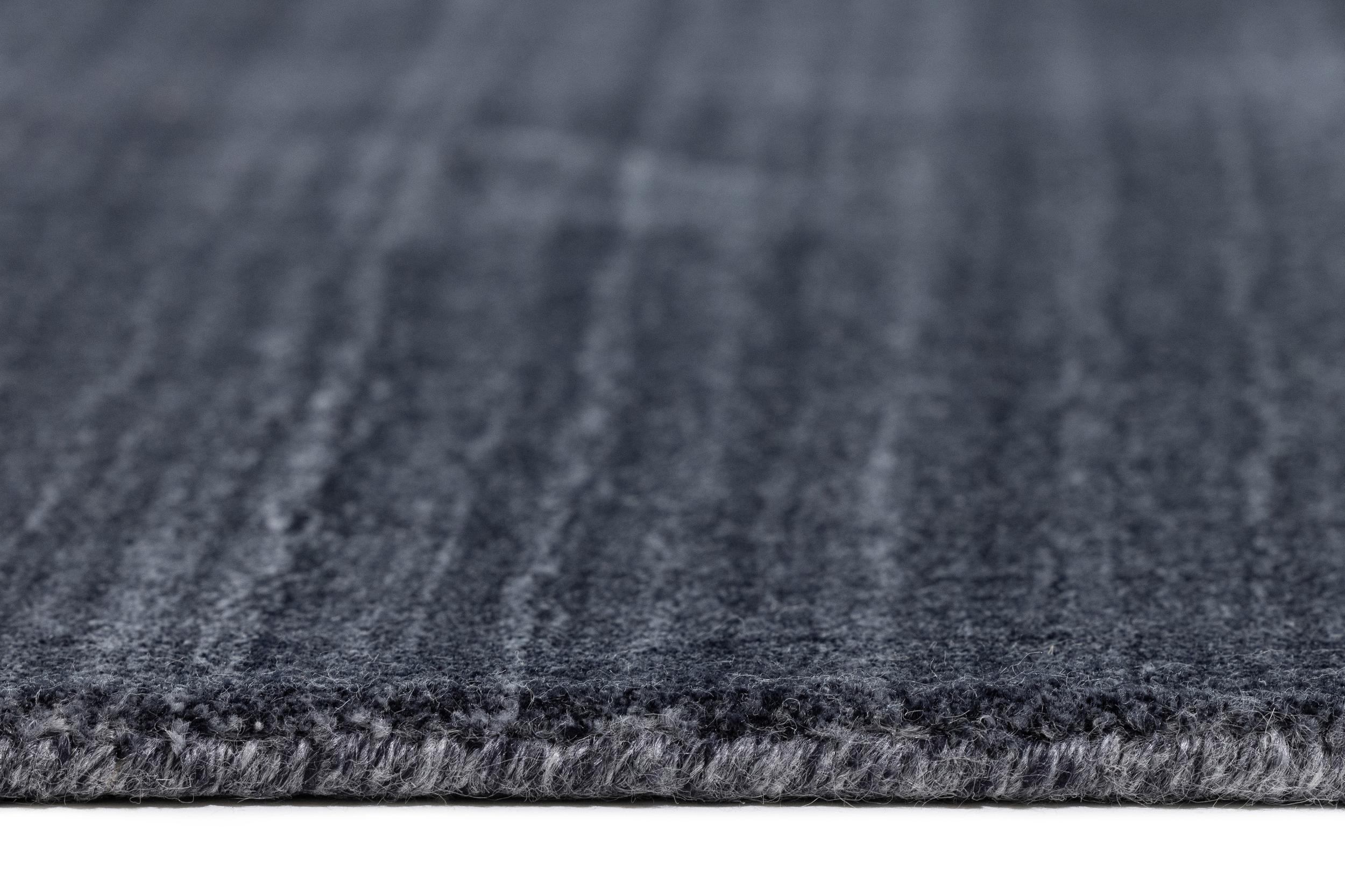 Schlafzimmer Teppich Pure Charcoal aus 80% Wolle, 20% Baumwolle, in der Farbe Charcoal | Homerugs - Detailsicht (7)