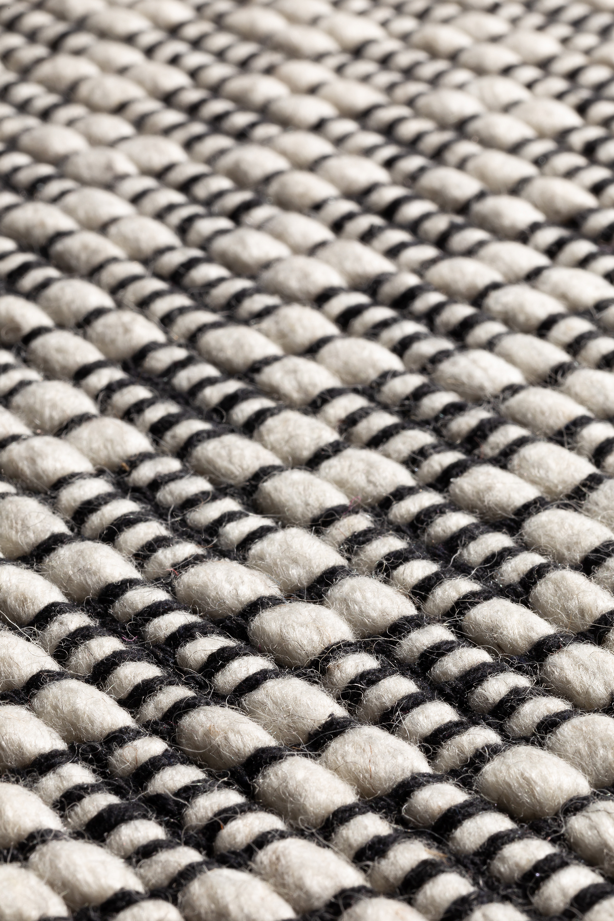 Ligne Pure Einfarbiger Teppich Rhythm Black & White | Homerugs - Dein TEPPICH-Onlineshop | Mood view
