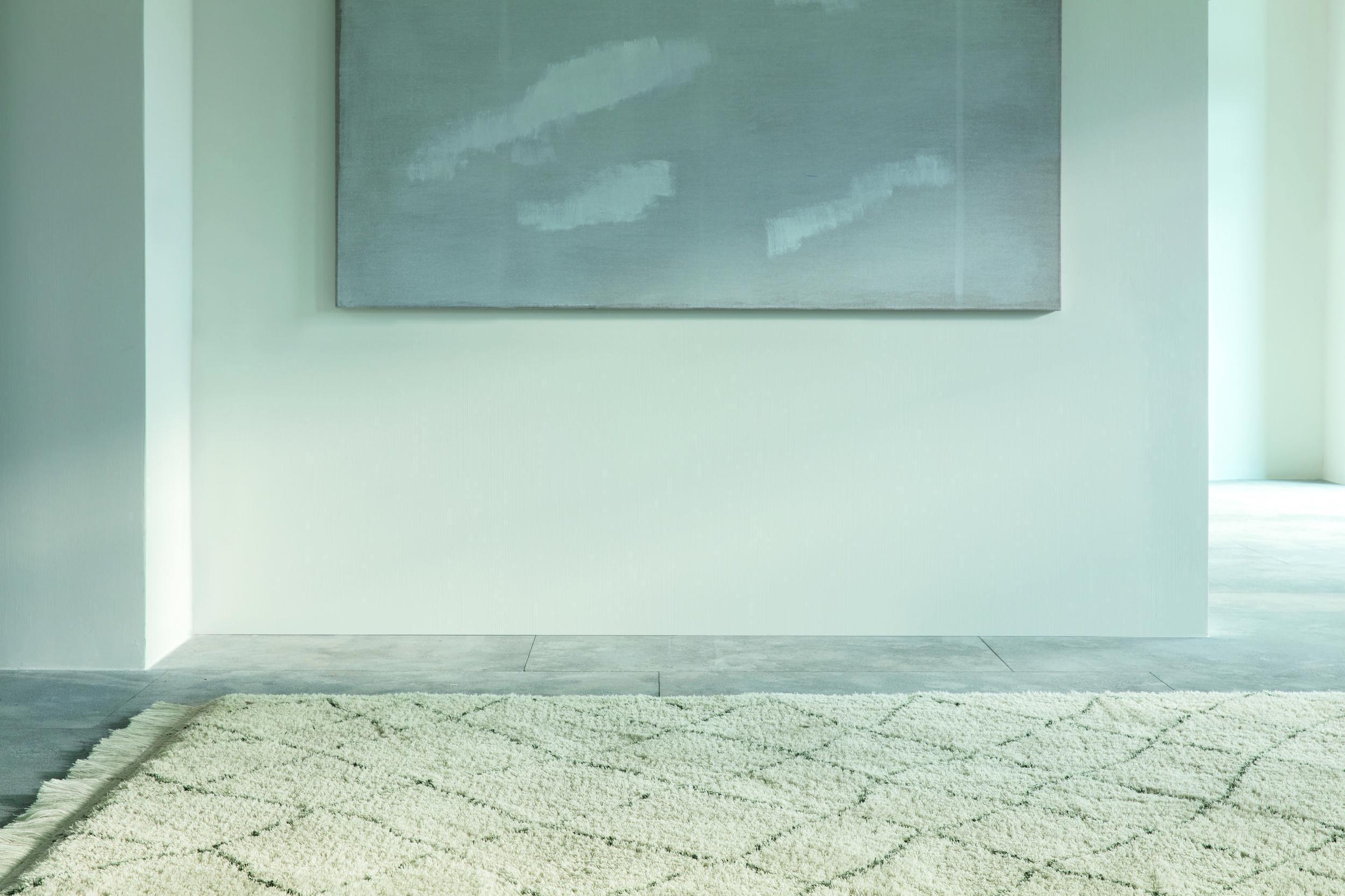 Schlafzimmer Teppich Cosmic Pasha Papyrus aus 56,4% Wolle, 25% Tencel, 18,6% Leinen, in der Farbe Papyrus | Homerugs - Raumansicht