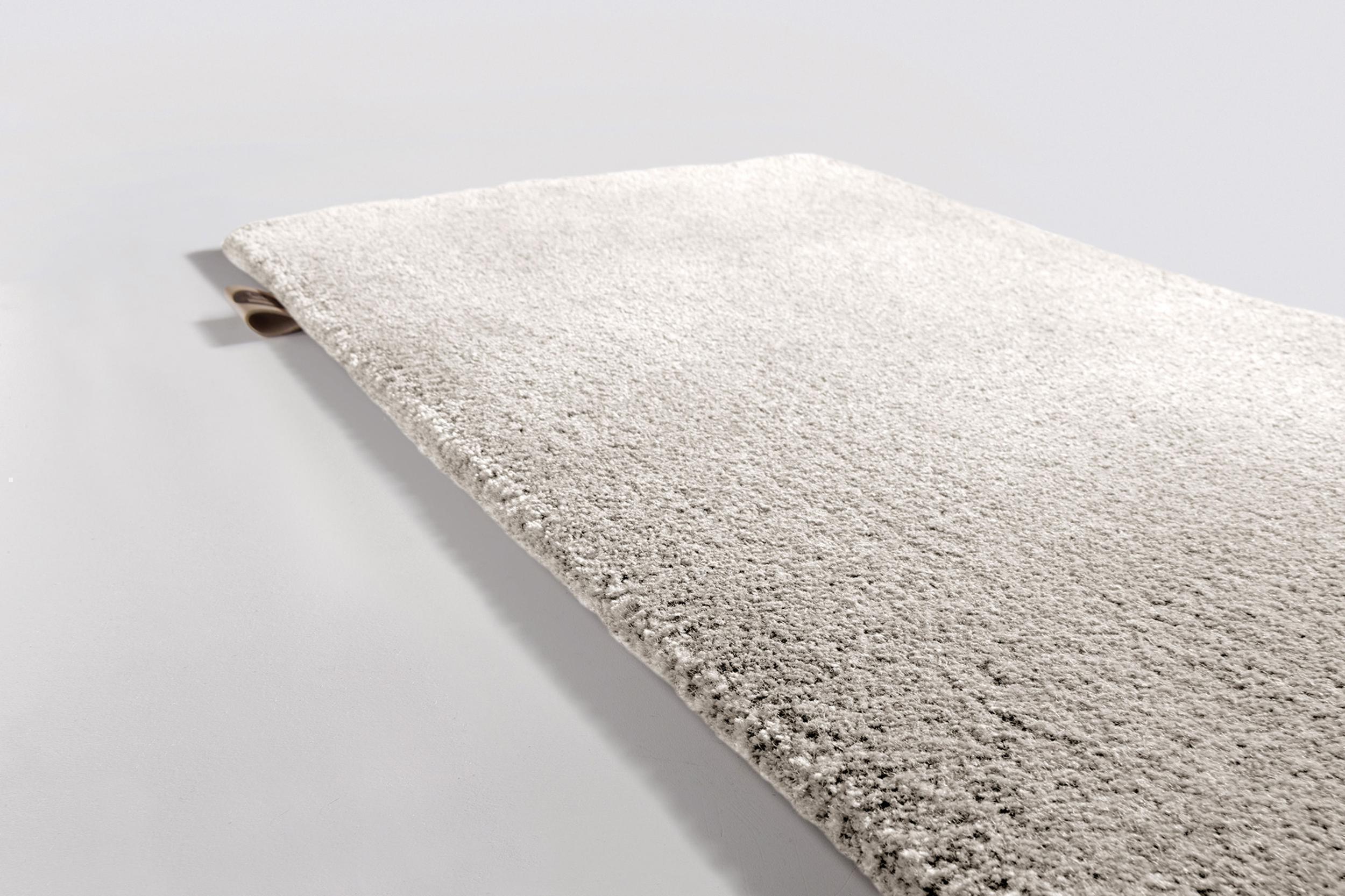 Schlafzimmer Teppich Queensilk Low Tapioca aus 50% Wolle, 50% Seide, in der Farbe Tapioca | Homerugs - Draufsicht