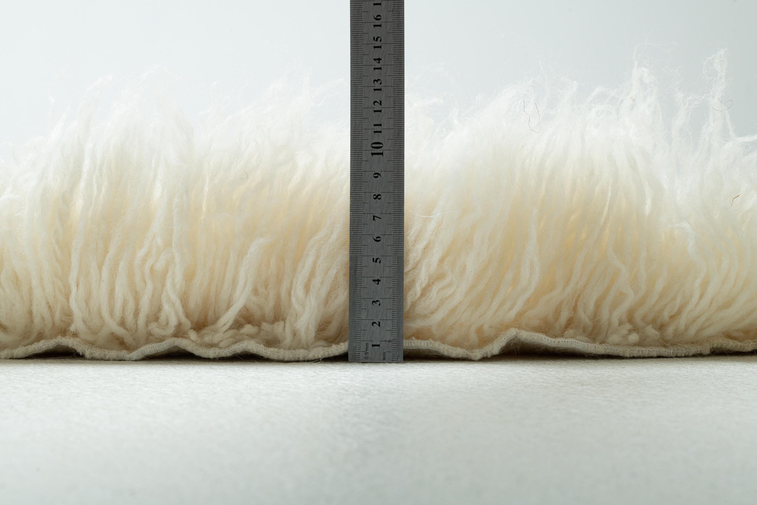 Wohnzimmer Teppich Flokos Xxl Uni 100 Natural aus 100% Schurwolle, in der Farbe Natural | Homerugs - Detailsicht (4)