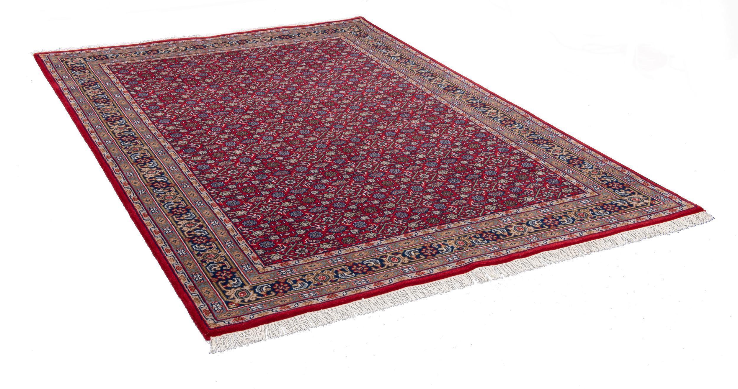 Bedroom rug Benares Herati 200 Red, 90-100% Virgin wool, in colour Red | Homerugs - Detail View (6)