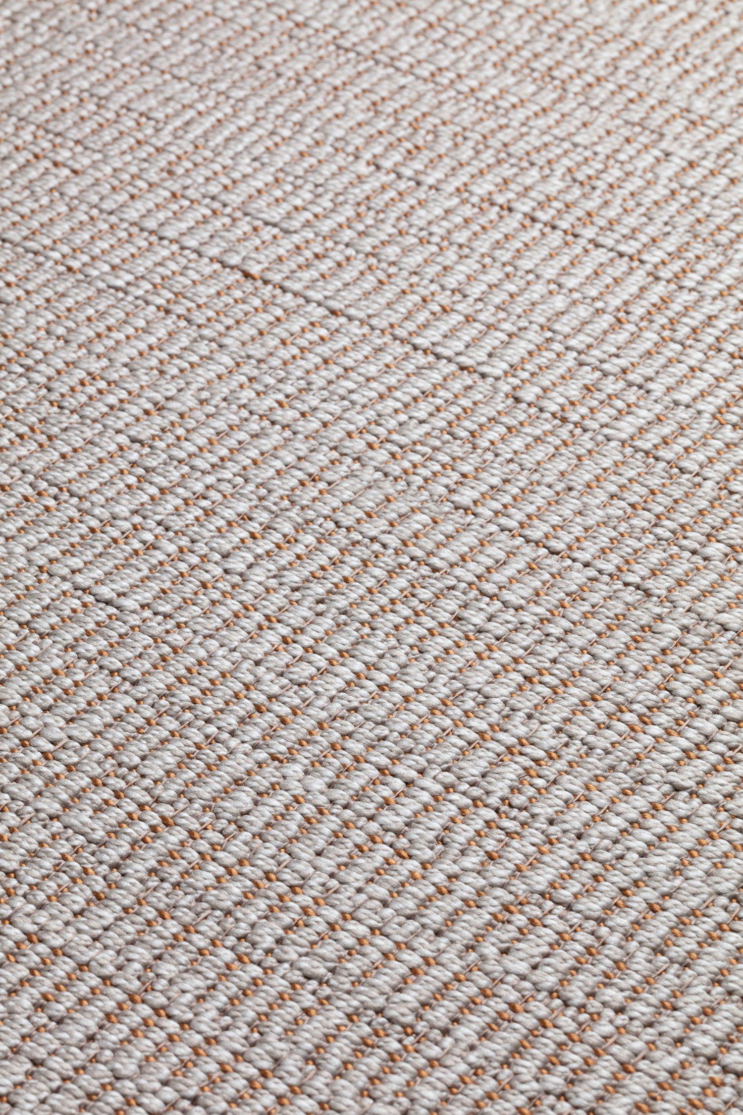 Outdoor rug Rimini Greige, 50% Decloan, 50% Polyester, in colour Greige | Homerugs - Detail View (3)