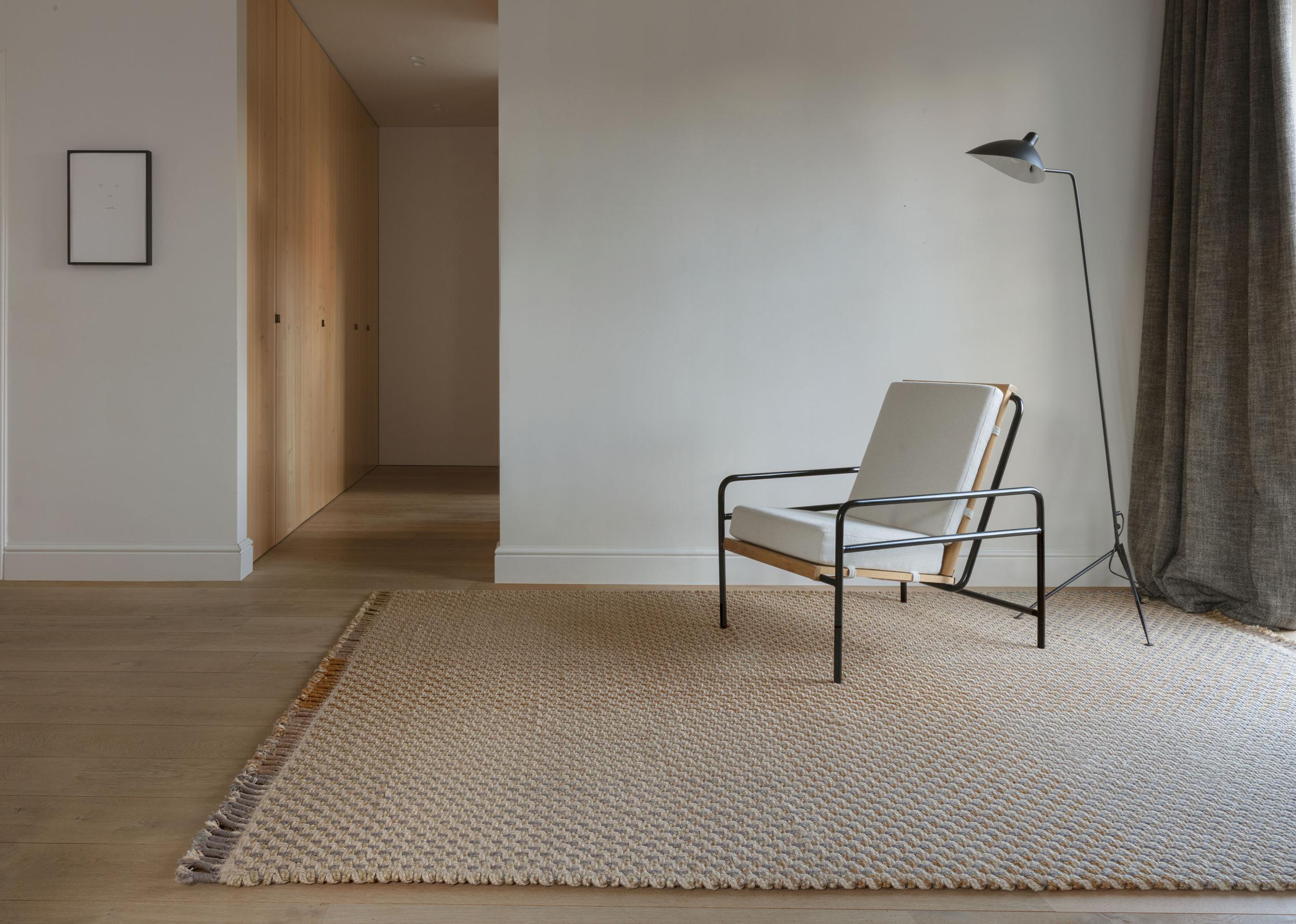 Bedroom rug Dakar Zink Gold, 76% Wolle - 24% Sisal, in colour Zink Gold | Homerugs - Room View
