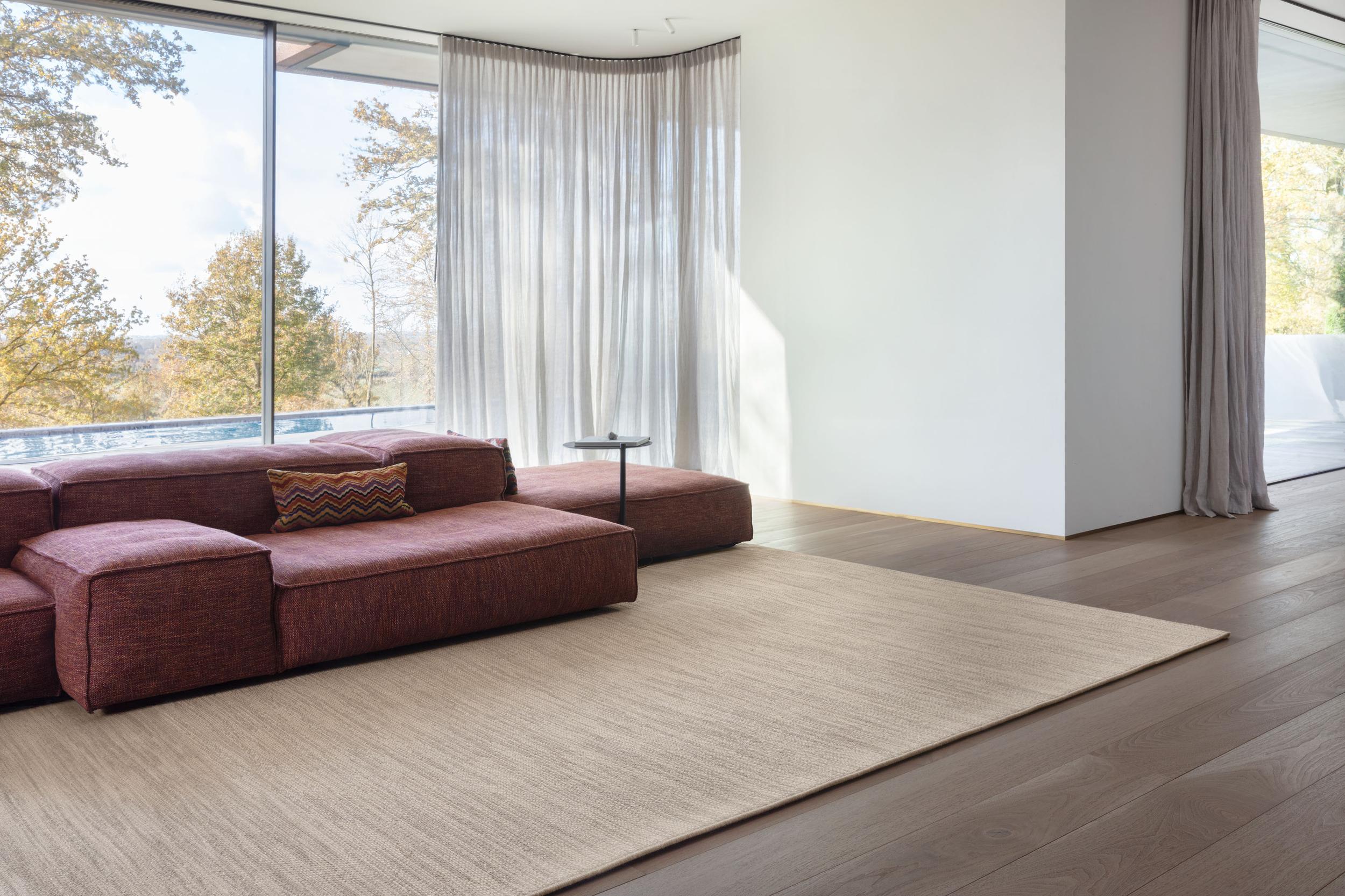 Schlafzimmer Teppich Kurzflor-Teppich Safari Fawn aus 66% Wolle - 20% Leinen - 7% Polyester - 4% Polypropylen - 3% Baumwolle, in der Farbe Fawn | Homerugs - Raumansicht