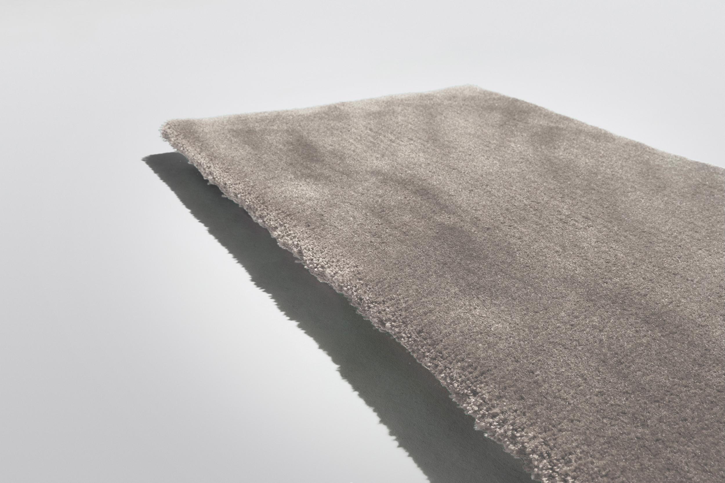 Wohnzimmer Teppich Queensilk Medium Feather aus 50% Wolle, 50% Seide, in der Farbe Feather | Homerugs - Raumansicht