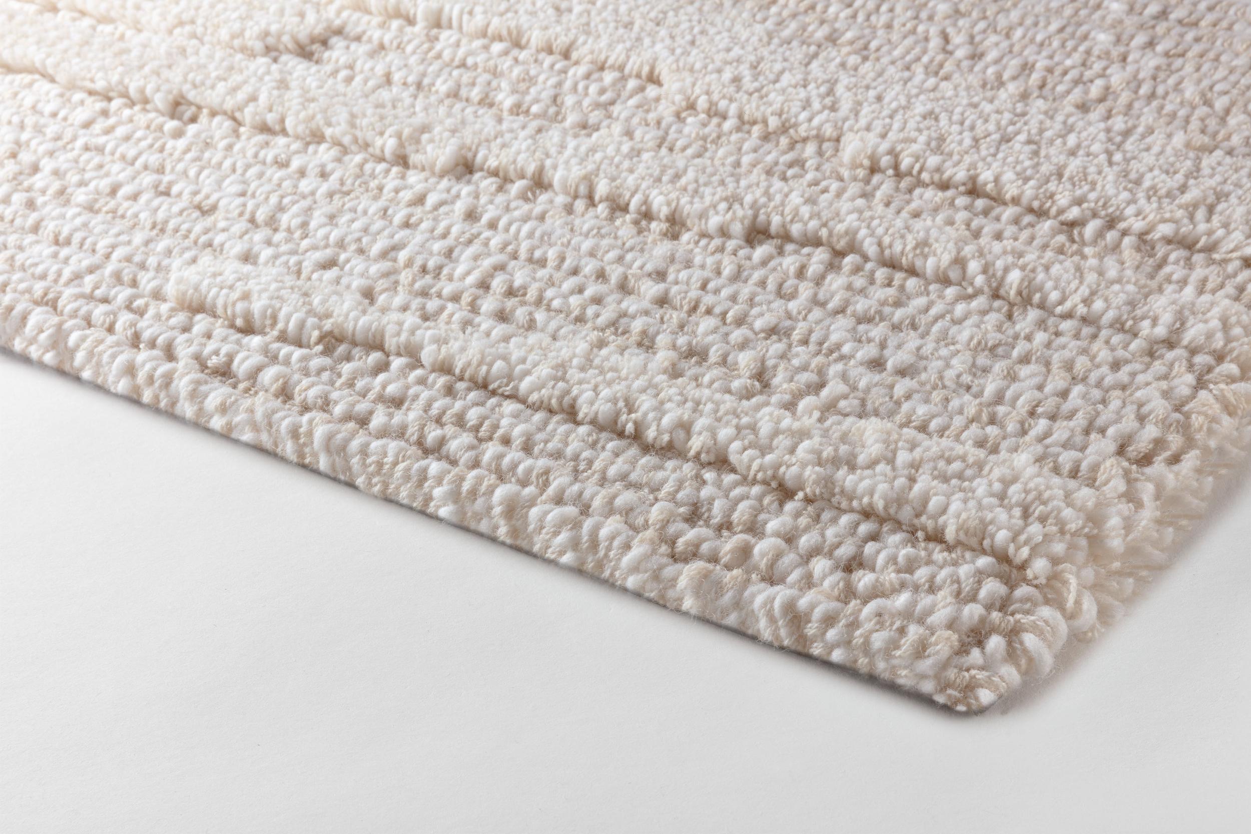 Living room rug Santiago Castle Wall, 90-100% Wool, in colour Castle Wall | Homerugs - Detail View (3)