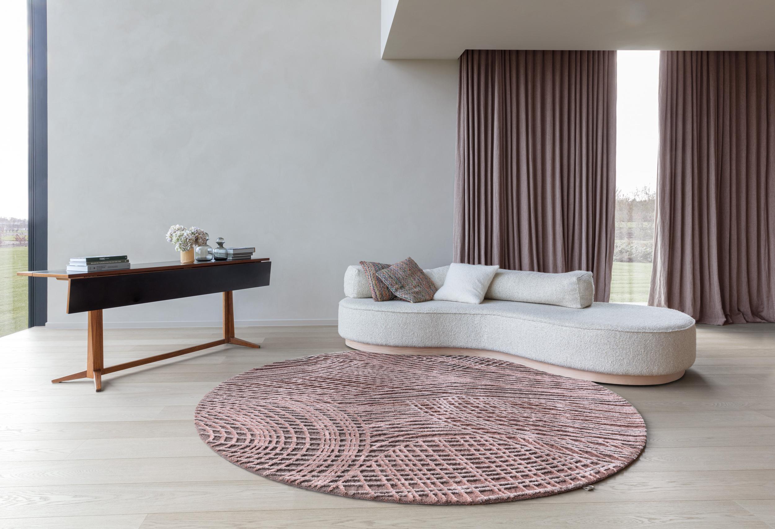 Wohnzimmer Teppich Spiro Brush Pink aus 89% Wolle, 11% Seide, in der Farbe Brush Pink | Homerugs - Raumansicht