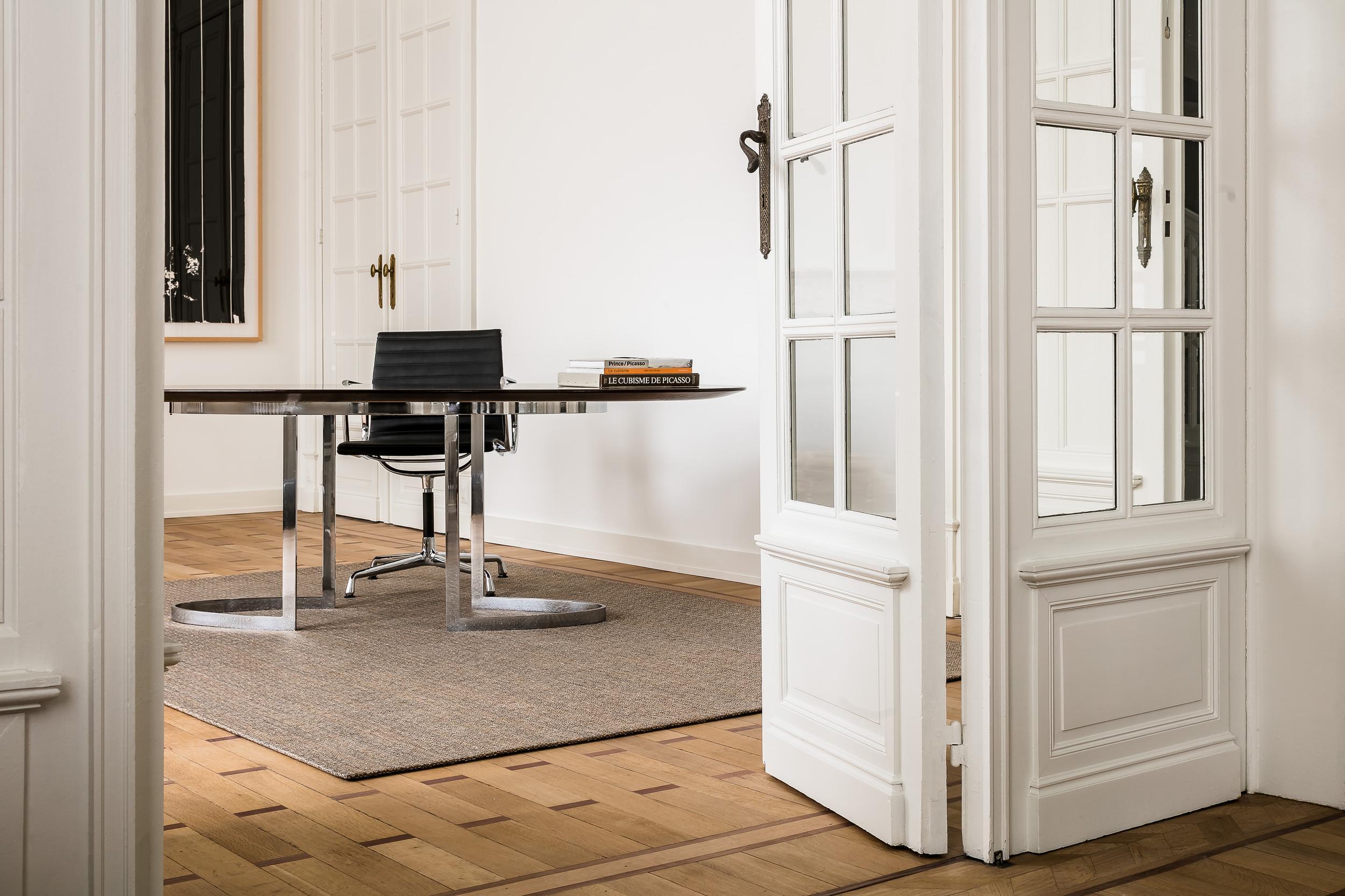 Wohnzimmer Teppich Chic Nomad aus 45% Leinen, 18% Polyester, 18% Baumwolle, 14% Viskose, 5% Acryl, in der Farbe Nomad | Homerugs - Raumansicht