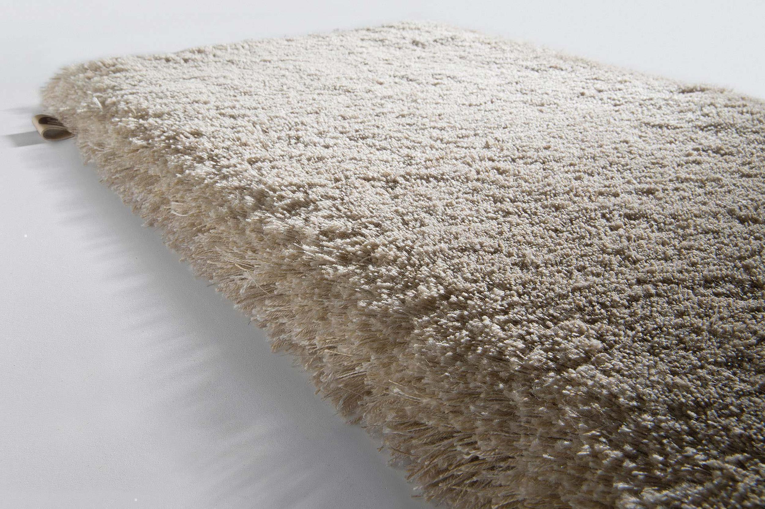 Wohnzimmer Teppich Splendid High Light Honey aus 21% Wolle, 21% Seide, 37% Leinen, 8% Mohair, 7% Baumwolle, 6% Viskose, in der Farbe Light Honey | Homerugs - Raumansicht