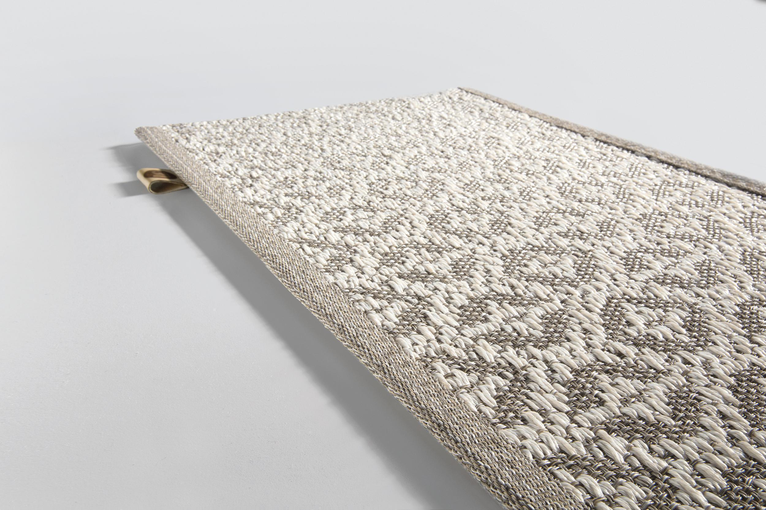 Outdoor Teppich Terrazza Mist aus 90% PVC, 10% Glasfaser, in der Farbe Mist | Homerugs - Detailsicht (4)