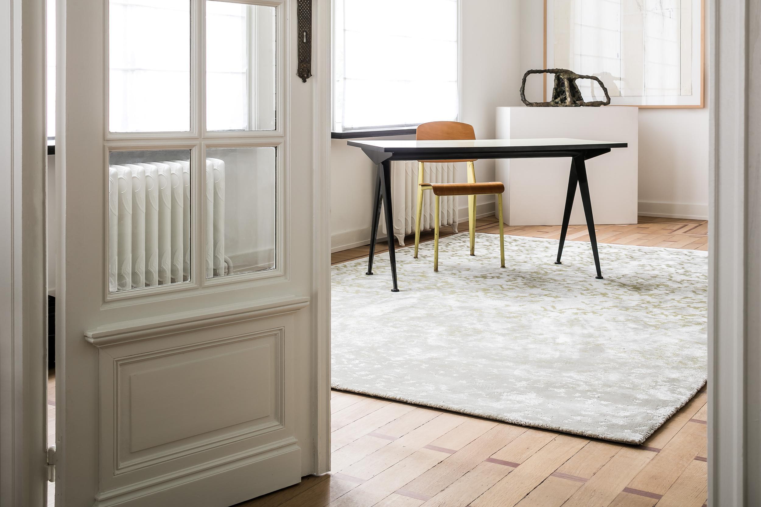 Wohnzimmer Teppich Elite Olive aus 60% Polyamid, 25% Tencel, 15% Wolle, in der Farbe Olive | Homerugs - Raumansicht