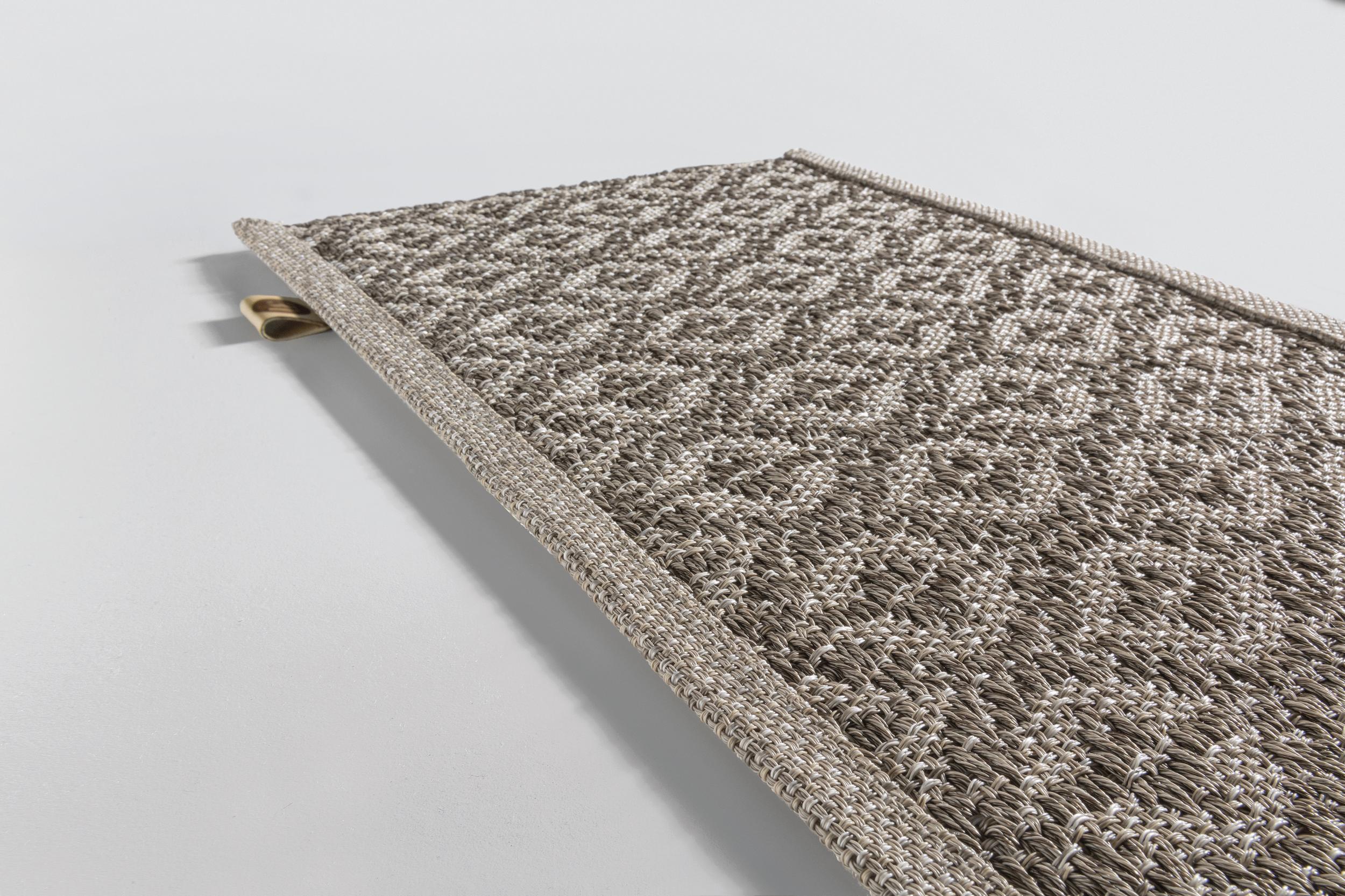 Outdoor Teppich Terrazza Beluga aus 90% PVC, 10% Glasfaser, in der Farbe Beluga | Homerugs - Detailsicht (3)