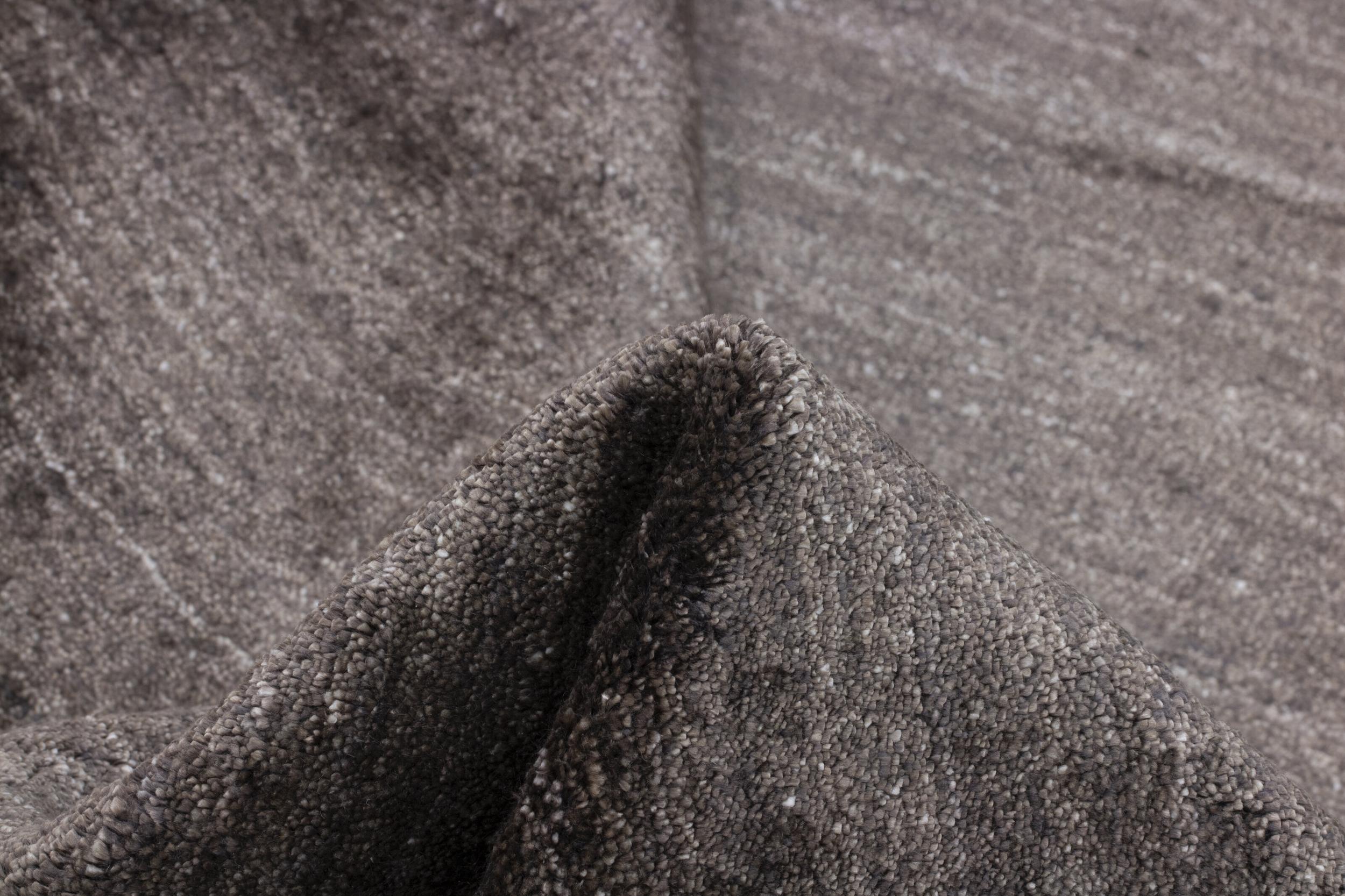 Rug Plain Dust Round Robusto, Dark Brown Round, Viskose | Homerugs - Detail View (5)