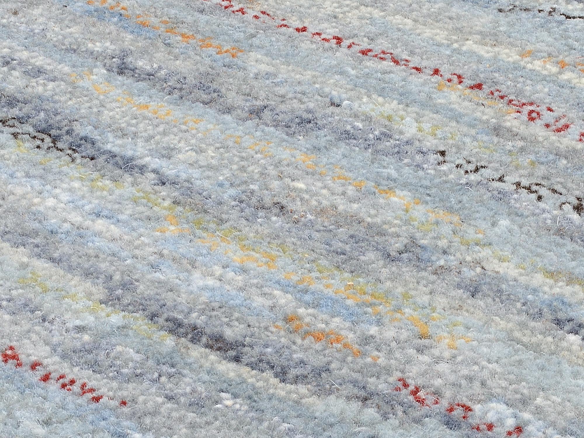 Schlafzimmer Teppich Nitra Himalaya Silber-Grau aus 100% Schurwolle, in der Farbe Silber-Grau | Homerugs - Detailsicht (3)