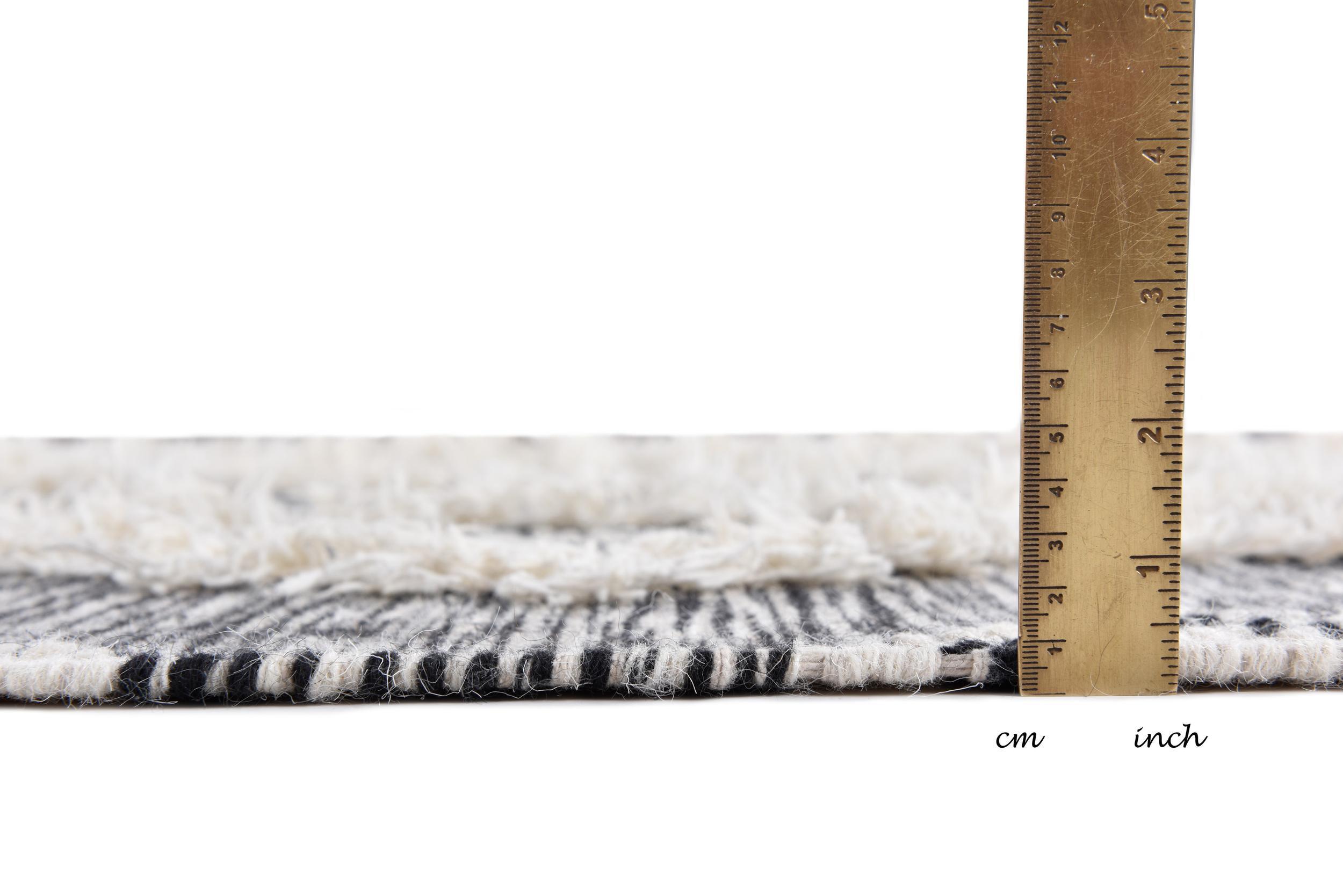 Wohnzimmer Teppich Mora 14019 615 Black/White aus 80% Schurwolle / 20% Baumwolle, in der Farbe Black/White | Homerugs - Raumansicht