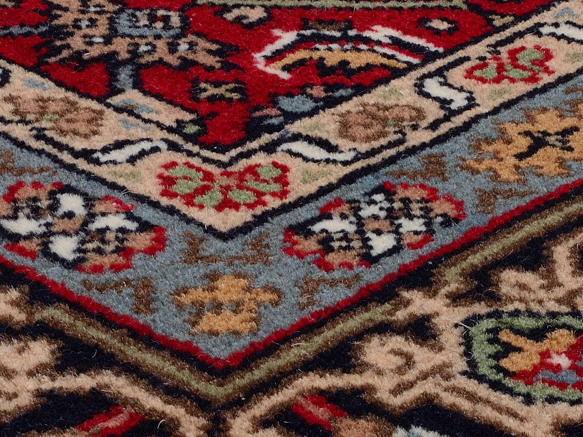 Schlafzimmer Teppich Patna Herati Rot-Blau aus 100% Schurwolle, in der Farbe Rot-Blau | Homerugs - Detailsicht (4)