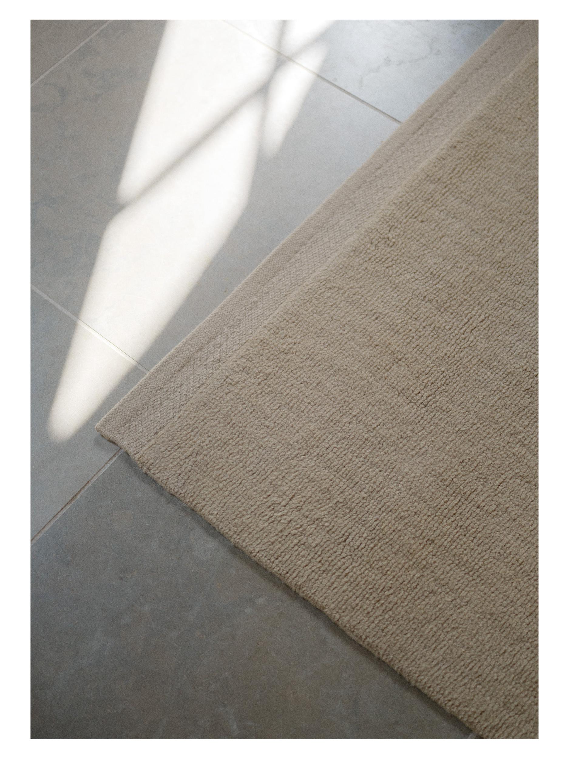 Schlafzimmer Teppich Hushed Frame Beige aus 100% Wolle, in der Farbe Beige | Homerugs - Detailsicht (3)