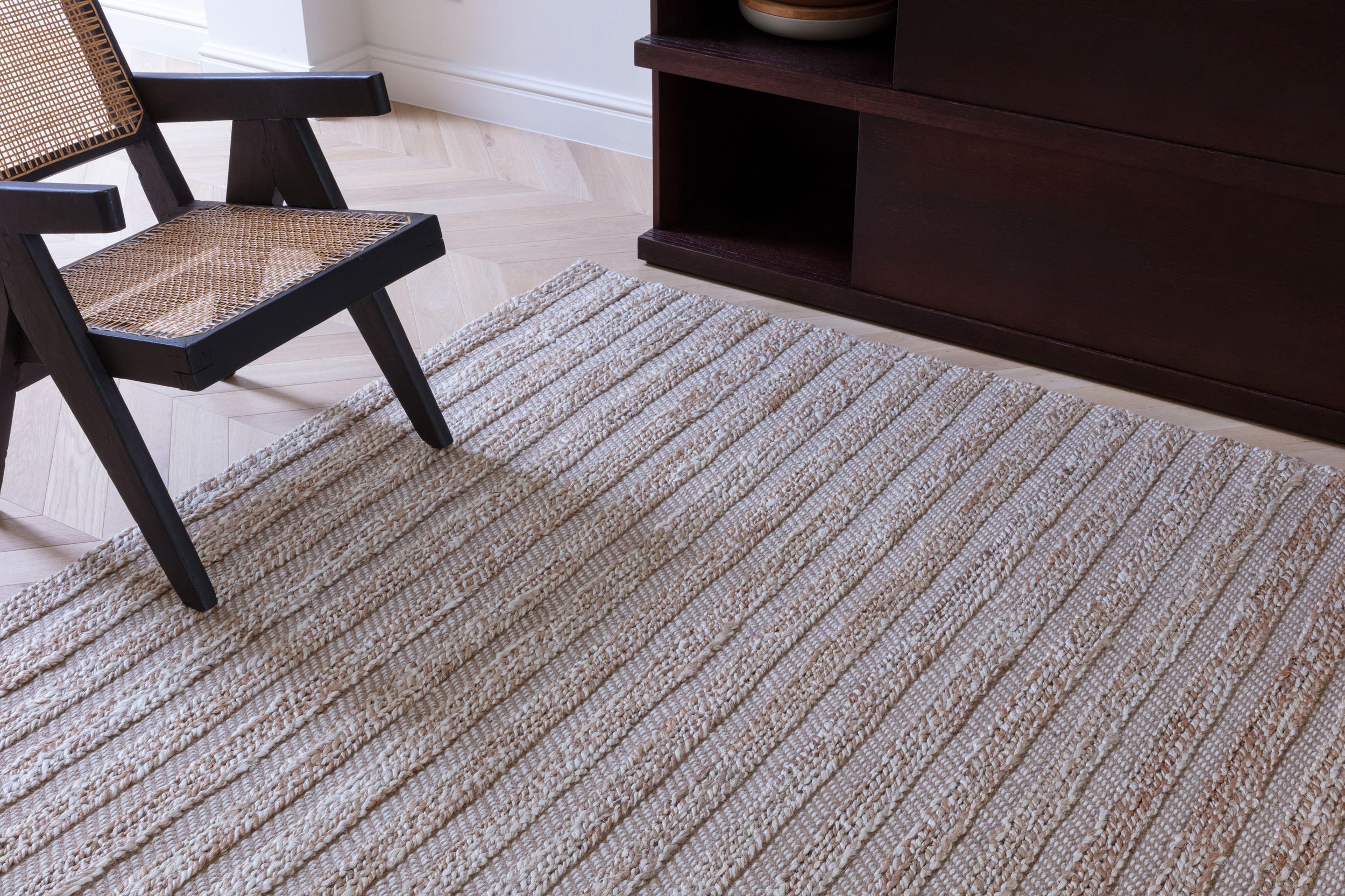 Wohnzimmer Teppich Pampas Tropic Sandstone aus 85% Jute, 15% Wolle, in der Farbe Sandstone | Homerugs - Raumansicht