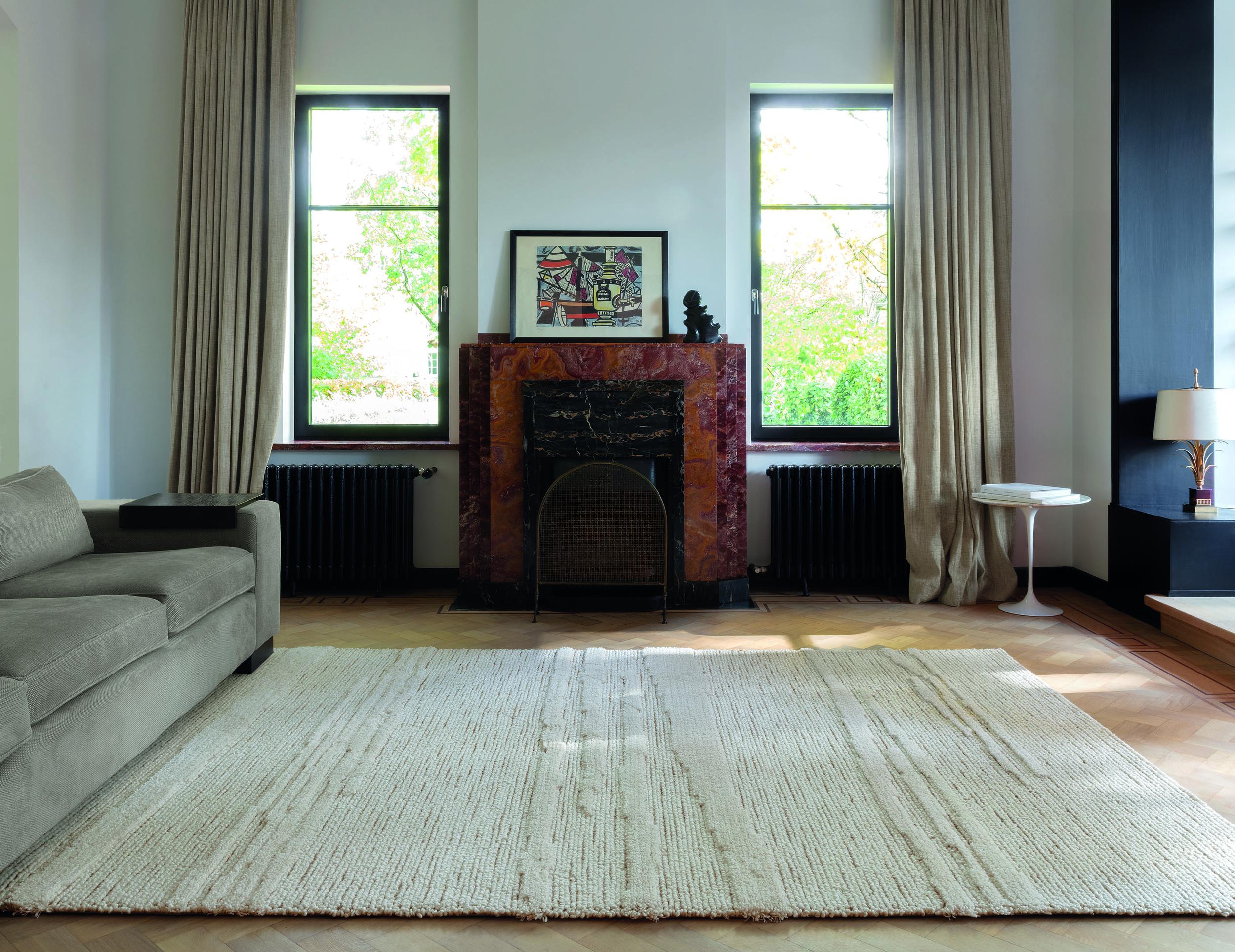 Living room rug Santiago Castle Wall, 90-100% Wool, in colour Castle Wall | Homerugs - Room View