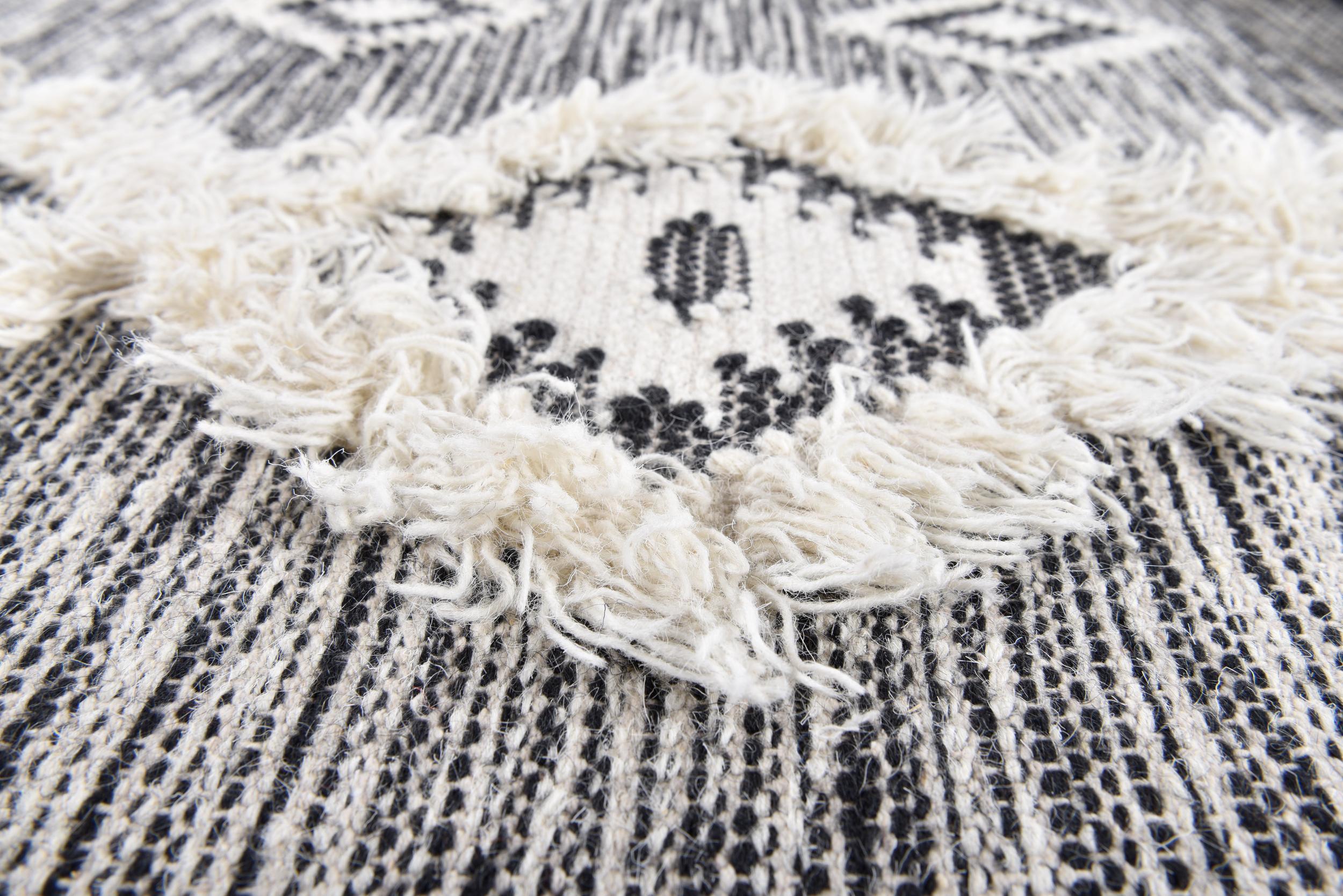 Wohnzimmer Teppich Mora 14019 615 Black/White aus 80% Schurwolle / 20% Baumwolle, in der Farbe Black/White | Homerugs - Detailsicht (5)